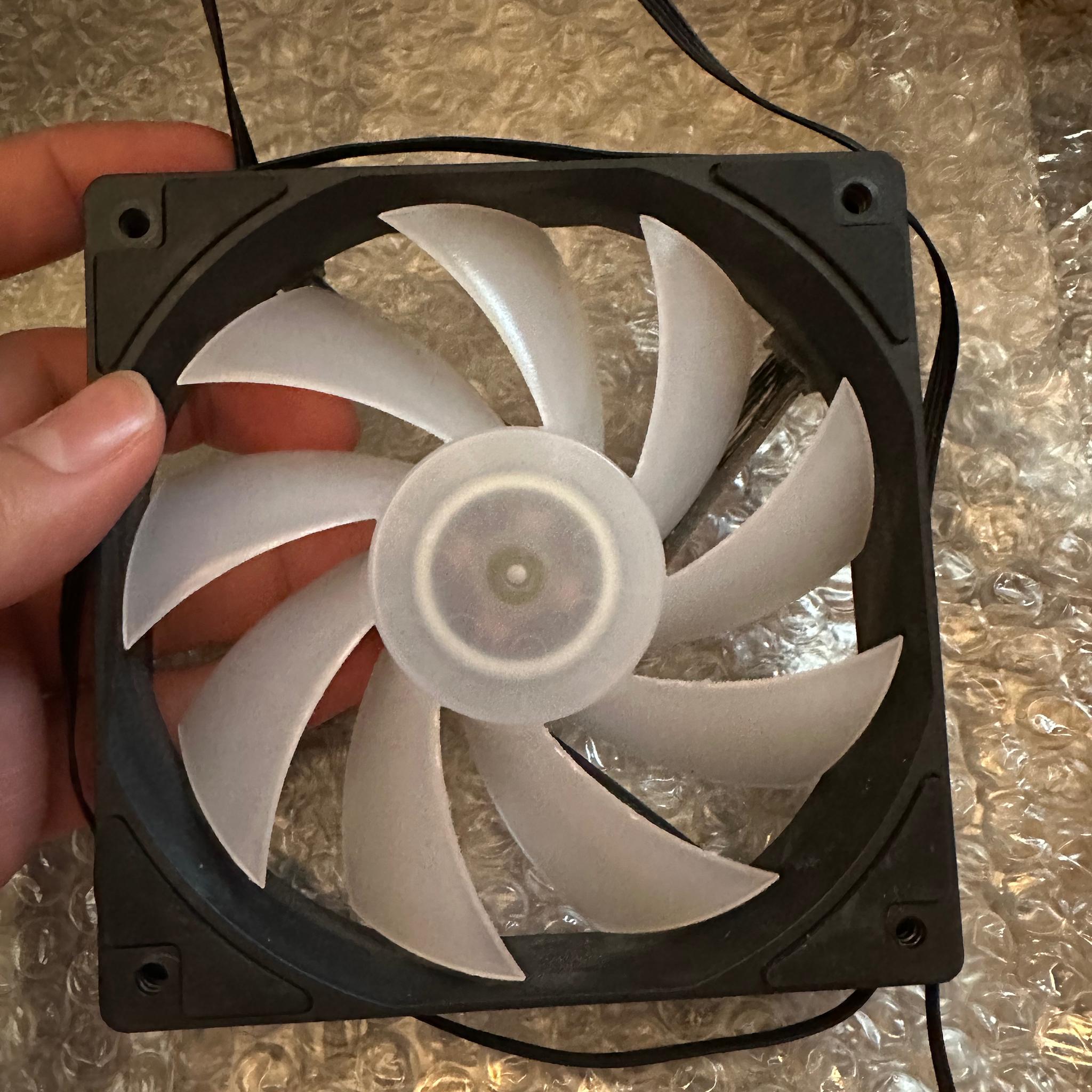 3xAntec Fans, P12 12v RGB