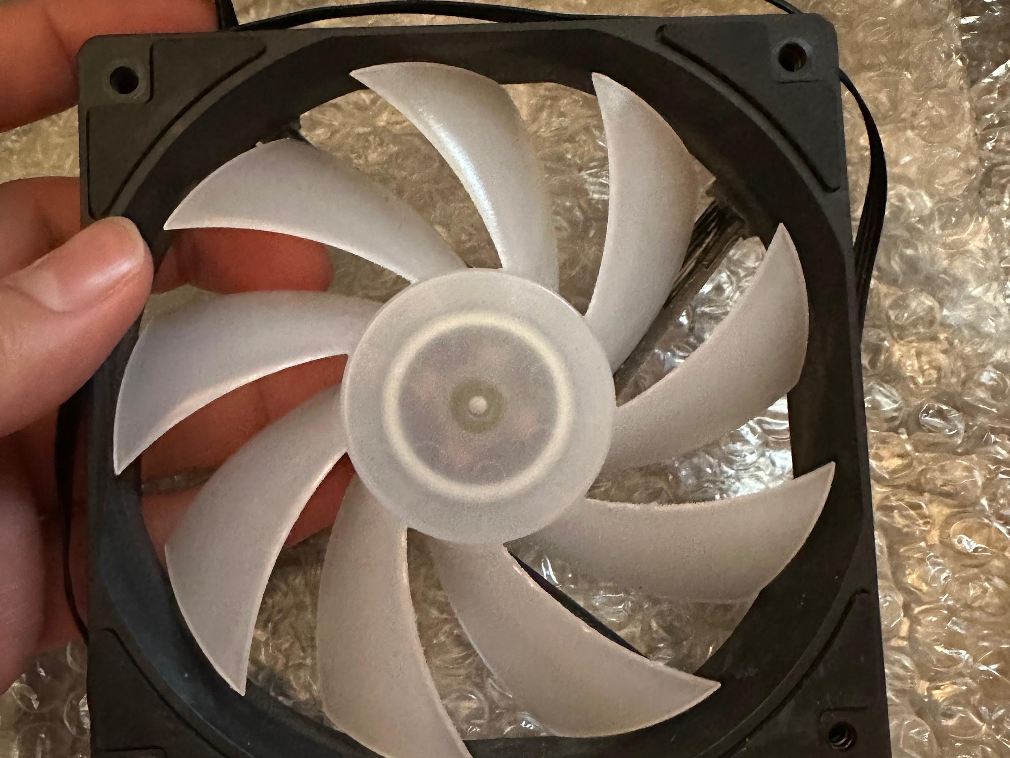 3xAntec Fans, P12 12v RGB
