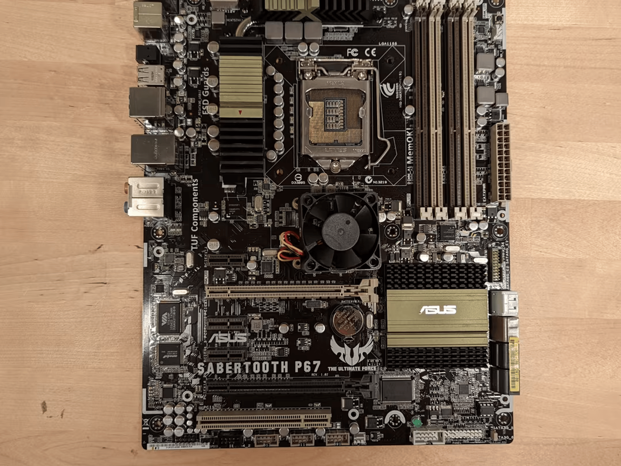 ASUS SABERTOOTH P67 Intel P67 Express LGA 1155 DDR3 Motherboard USB3.0