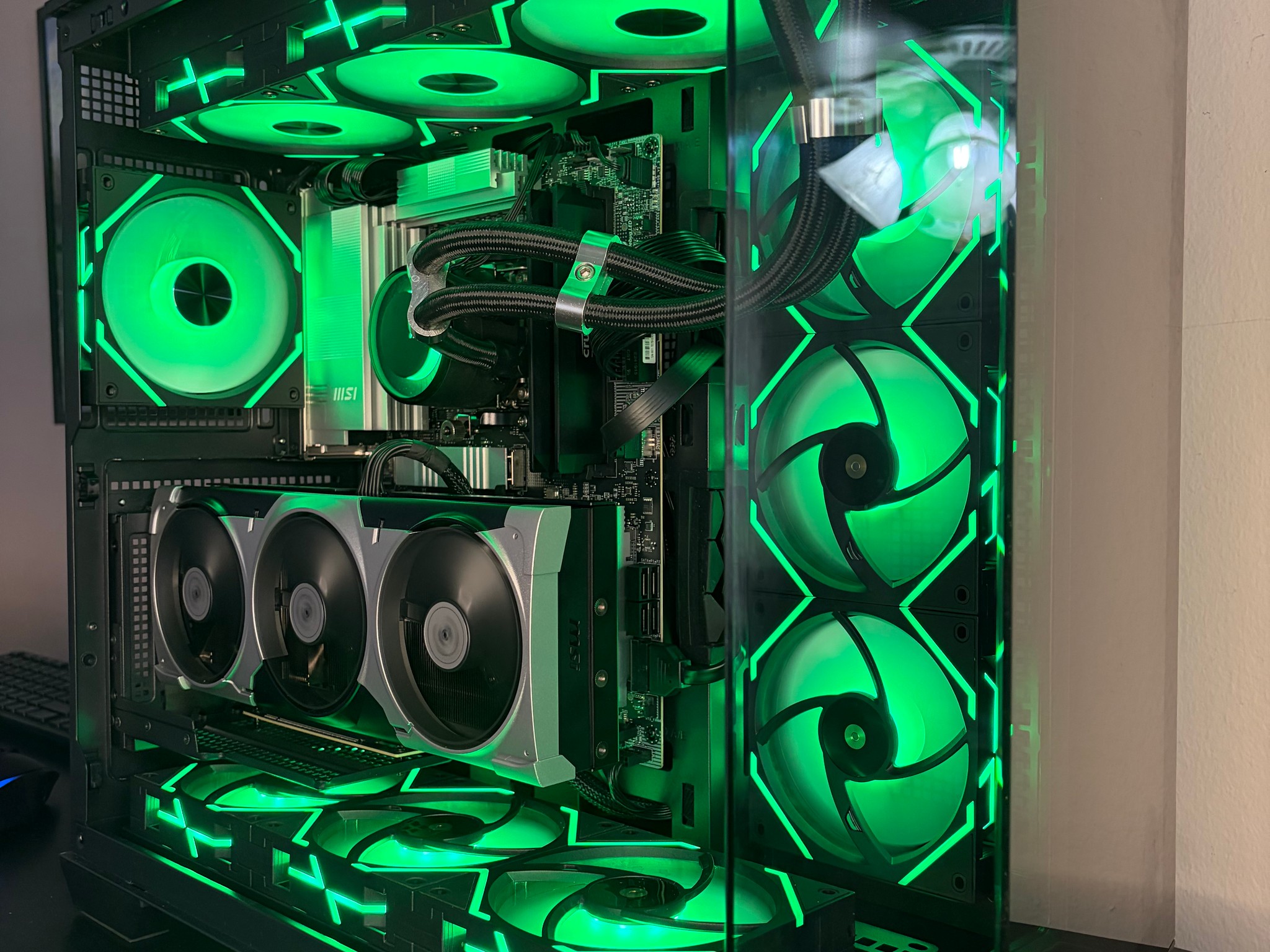 9850X3D + RTX 5070 Ti – Full MSI Ecosystem