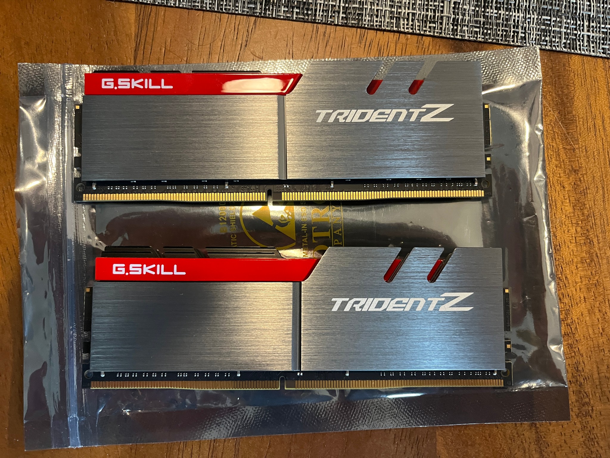G. SKILL Trident Z 32GB DDR4 3000 MHz (F4-3000C15D-32GTZ)