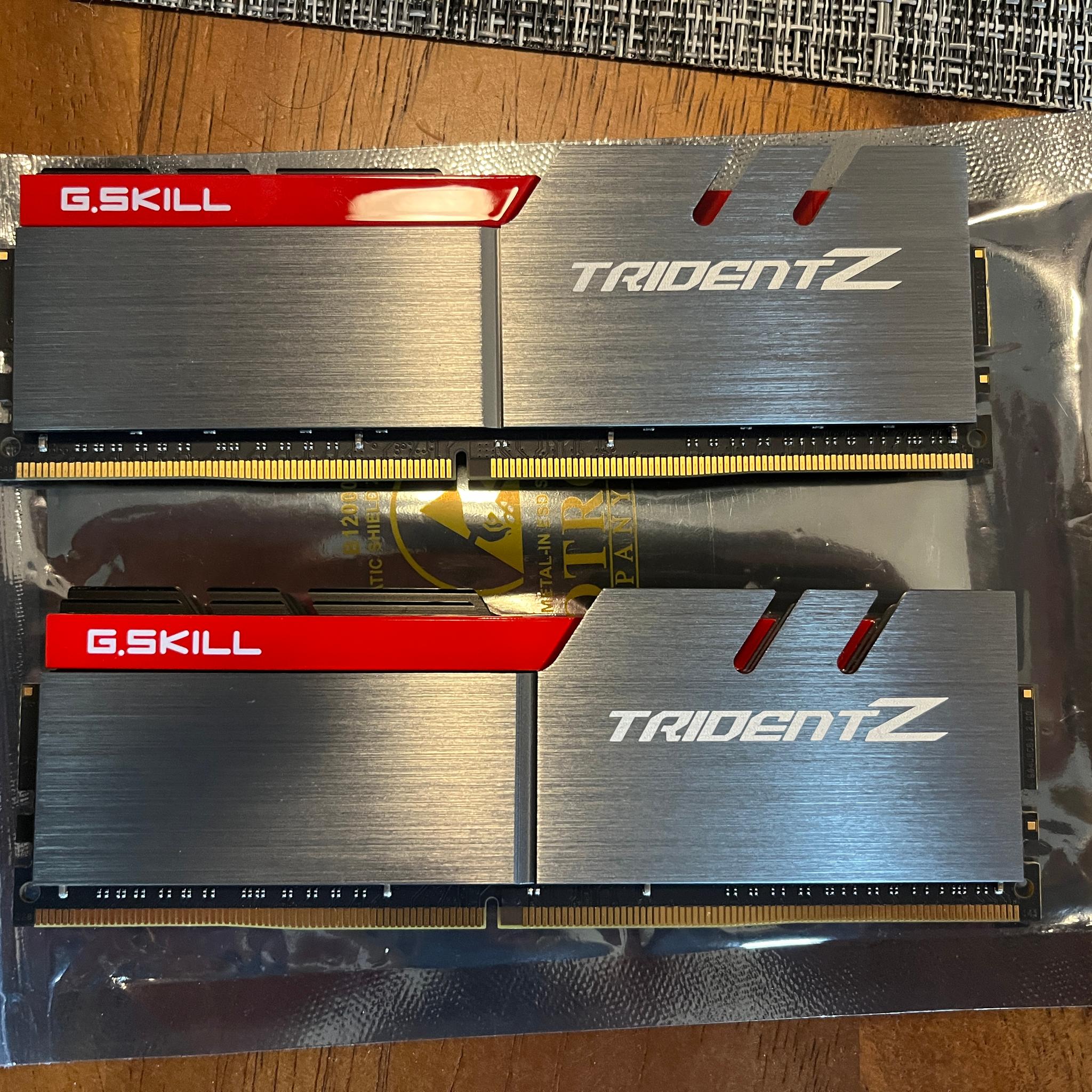 G. SKILL Trident Z 32GB DDR4 3000 MHz (F4-3000C15D-32GTZ)