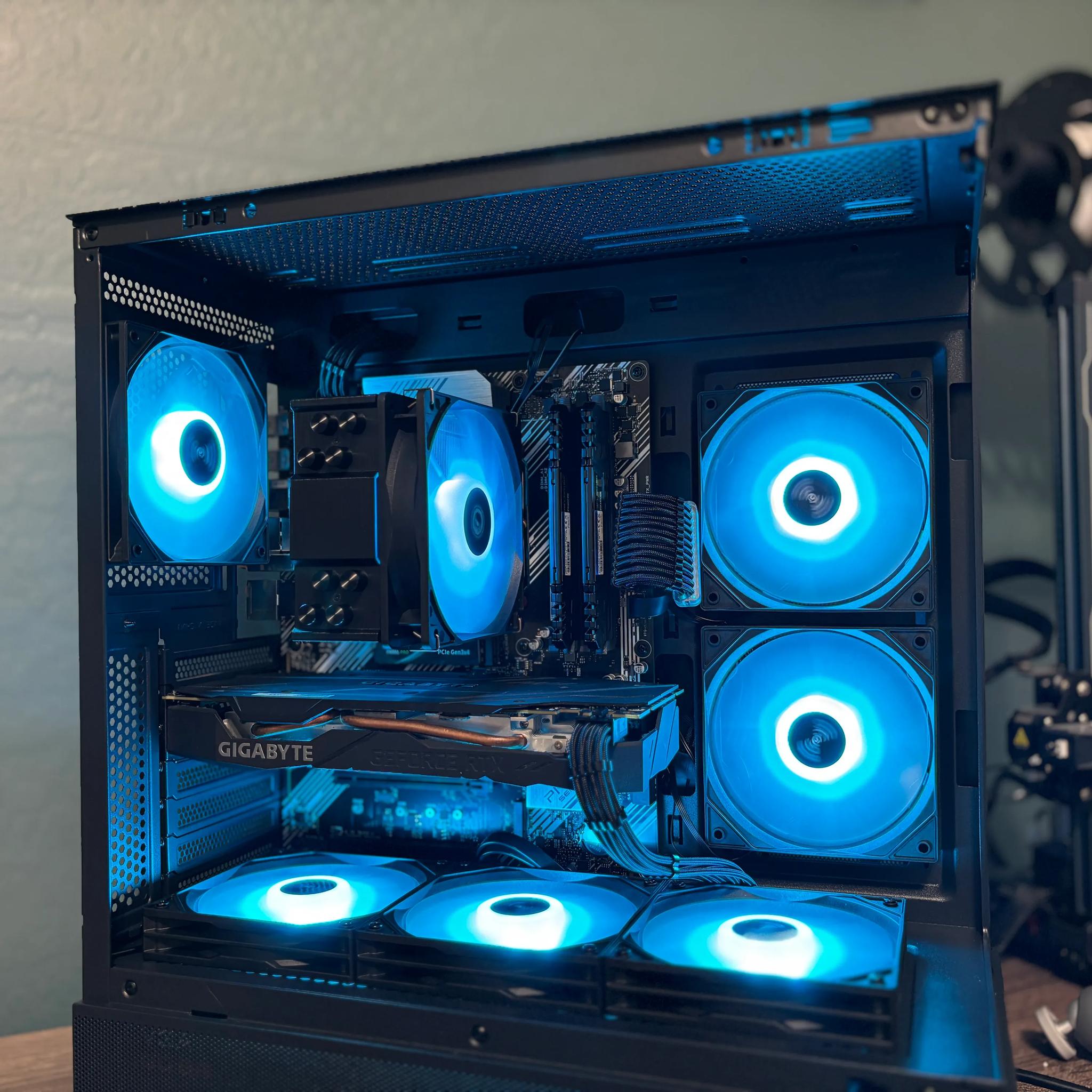 Fish Tank RTX Gaming PC