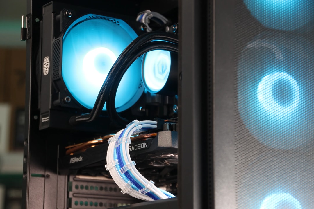 𝘼𝙕𝙐𝙍𝙀 // Ryzen 7 3700X, RX 6700 XT // Mid-Range Gaming PC | Jawa
