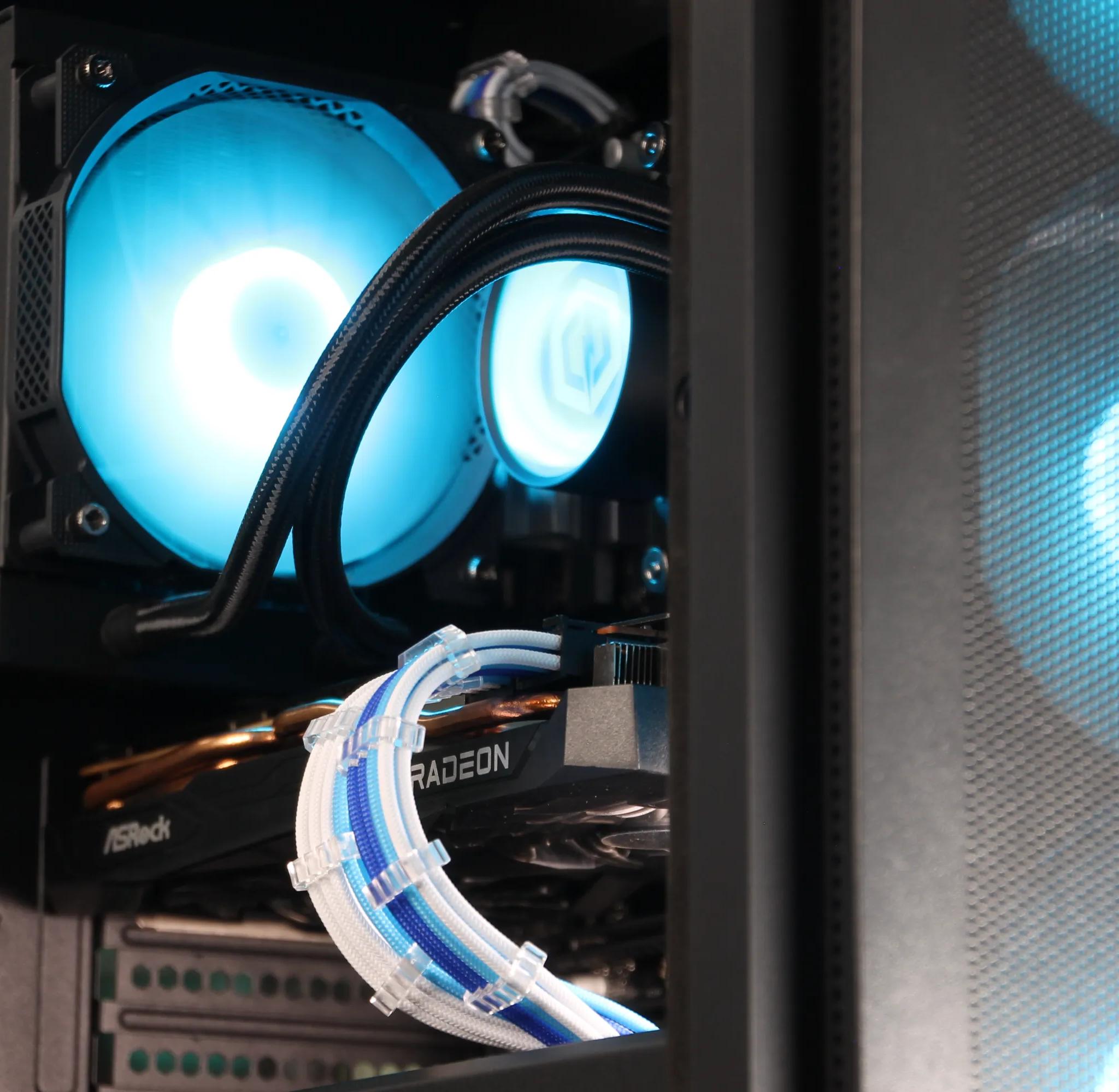 𝘼𝙕𝙐𝙍𝙀 // Ryzen 7 3700X, RX 6700 XT // Mid-Range Gaming PC
