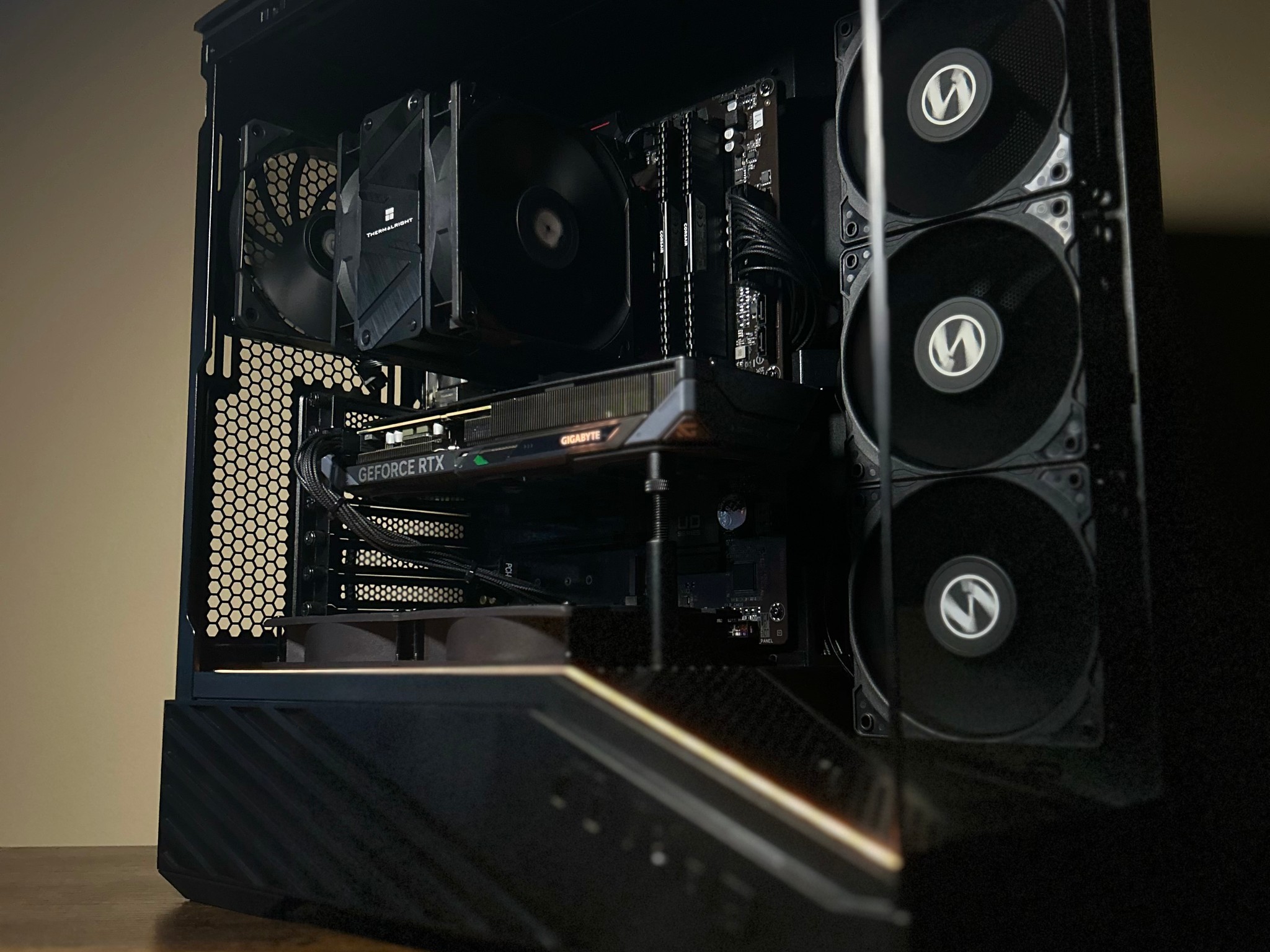 BLACKOUT🦇🖤 GAMING PC | RTX 5060 OC | RYZEN 5 5600X | 32GB DDR4 3200MT/s | 1TB SSD NVMe
