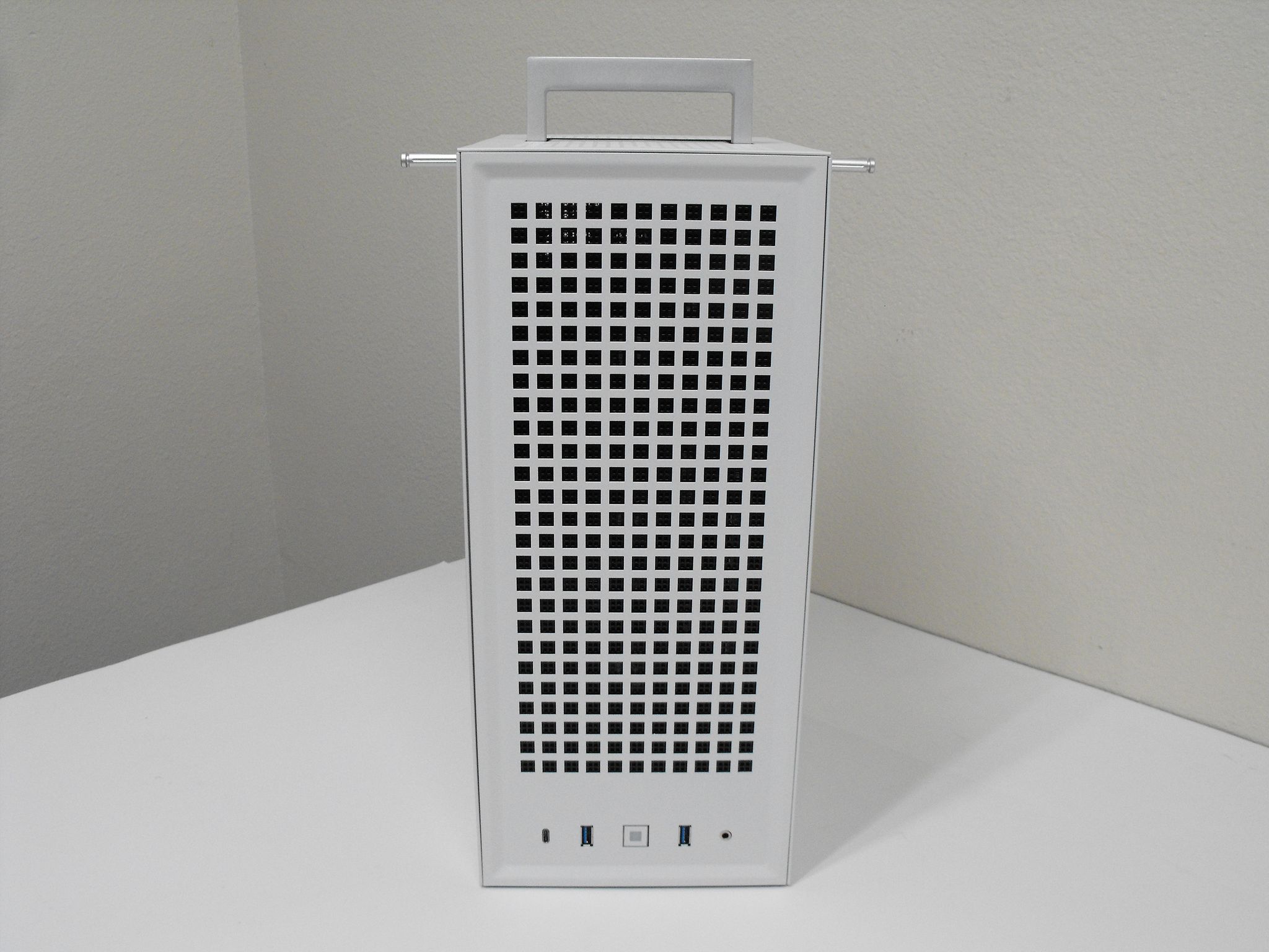 ITX PC on Sale! Ryzen 5 5600X, RTX 3070, 32GB DDR4-3200, 2TB SSD NVMe