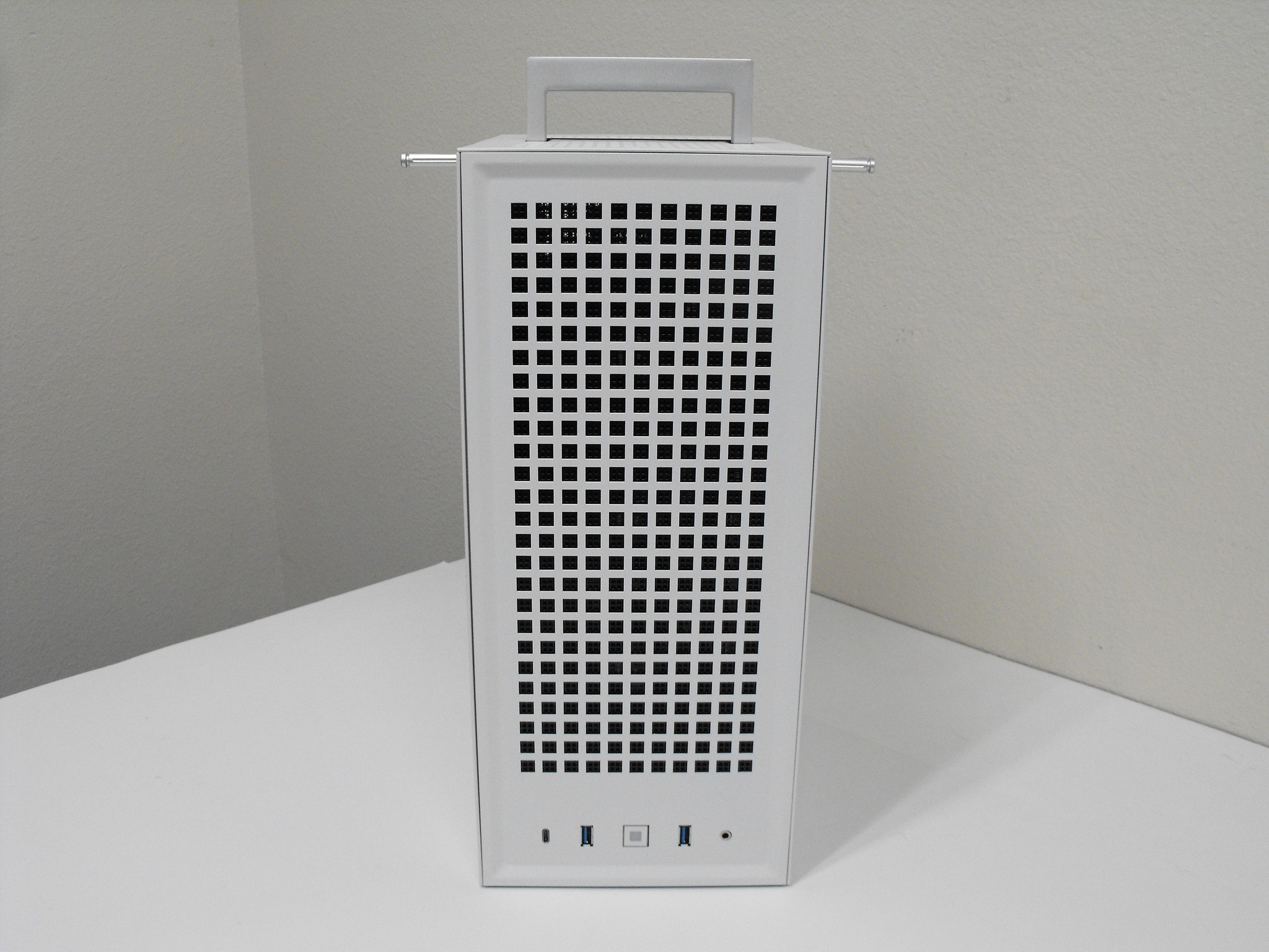ITX PC on Sale! Ryzen 5 5600X, RTX 3070, 32GB DDR4-3200, 2TB SSD NVMe