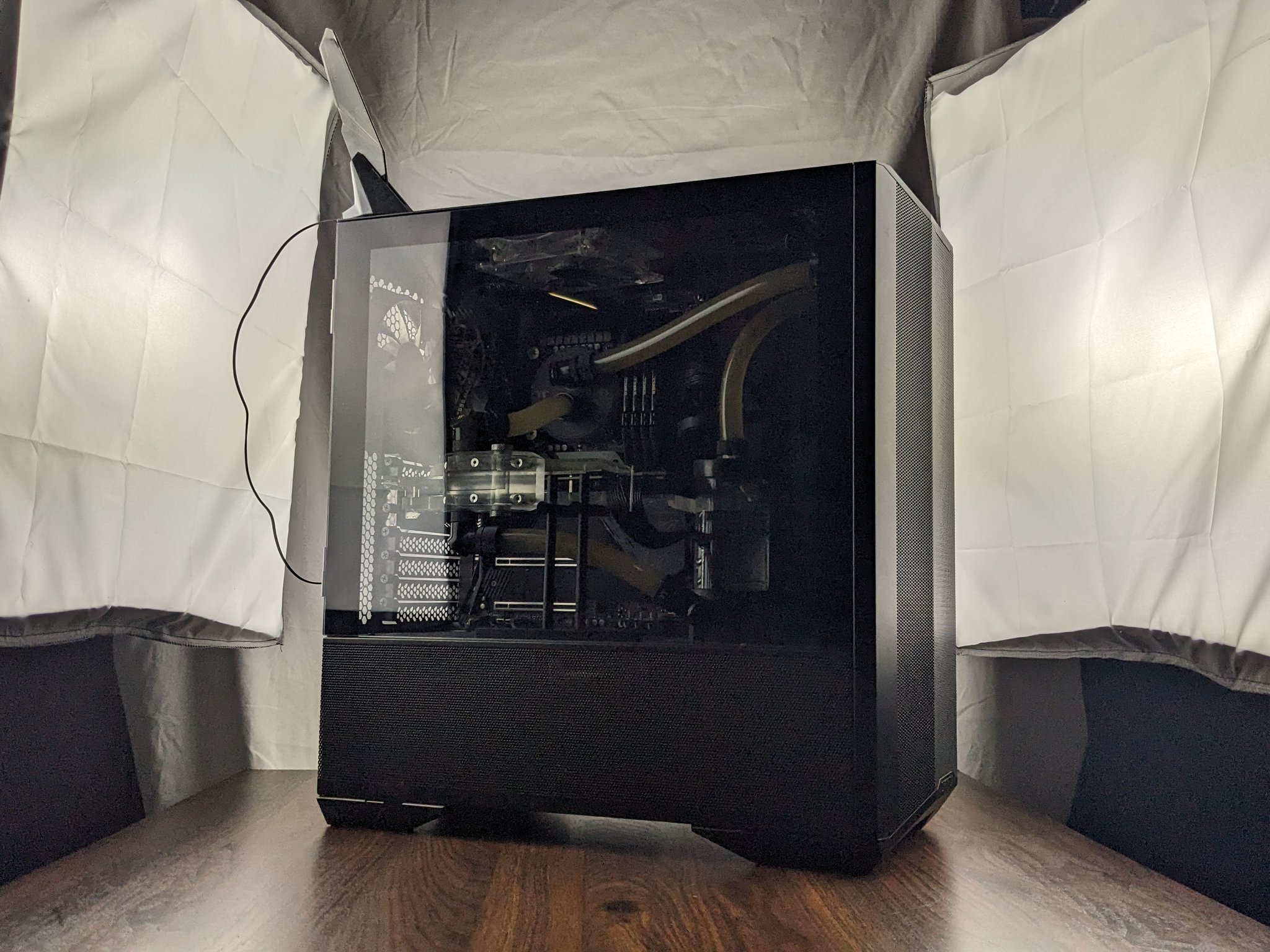 RTX 3090, Custom Watercooled, 11700K, 32GB DDR4 3200, 2TB 3x4 NVMe