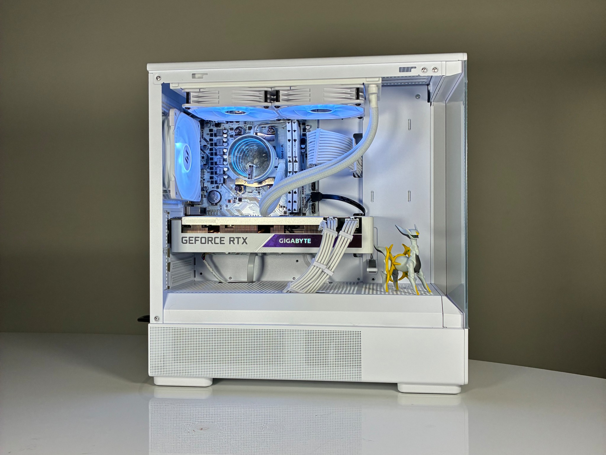 WICKED WHITE PC | RTX 3070 | Ryzen 7 3700X | 32 GB RAM | 1.5 TB Storage