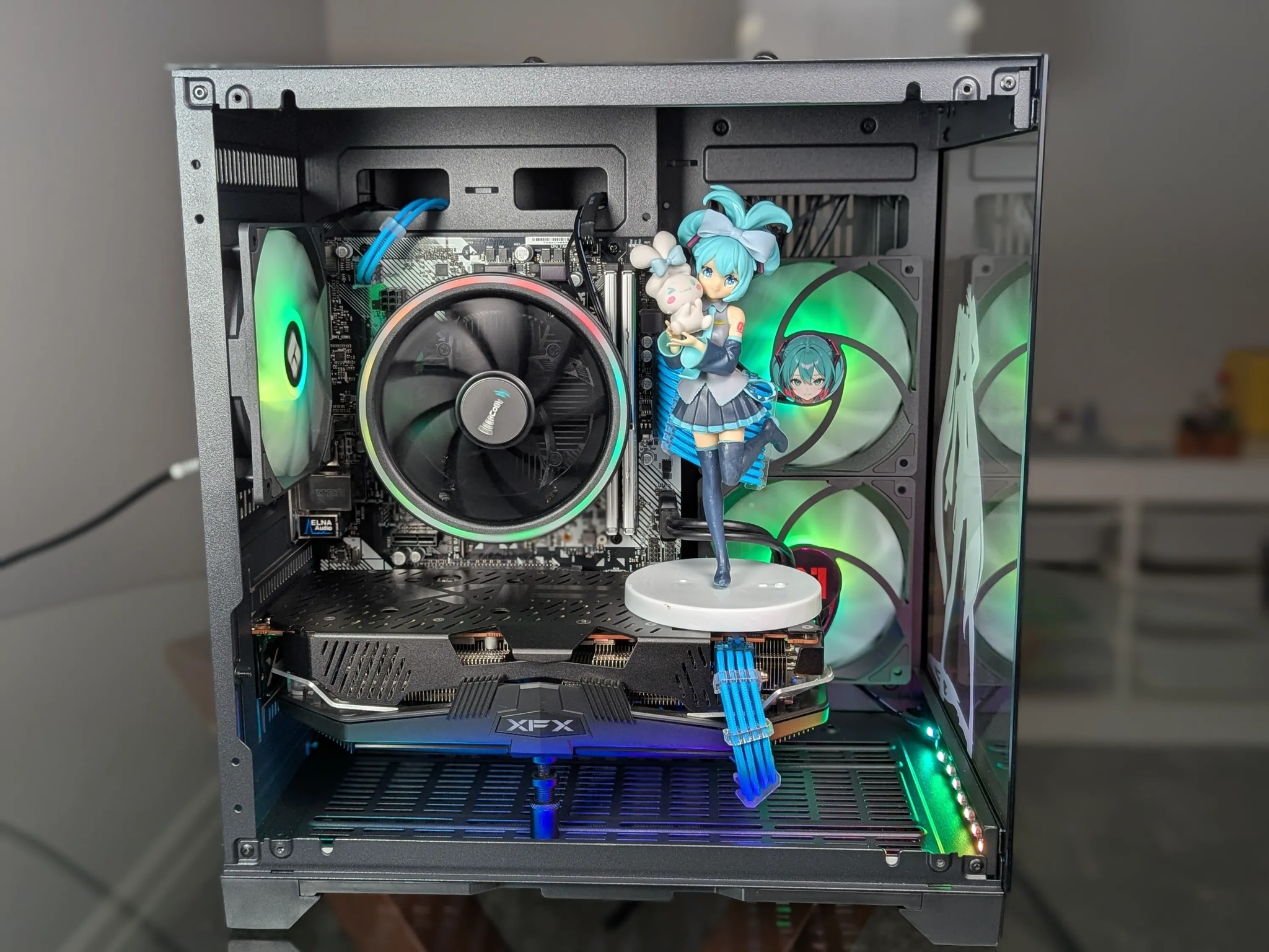 The Most Kawaii Gaming PC - The Hatsune Miku
