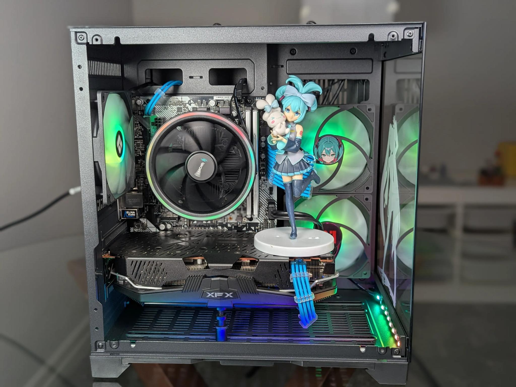 The Most Kawaii Gaming PC - The Hatsune Miku
