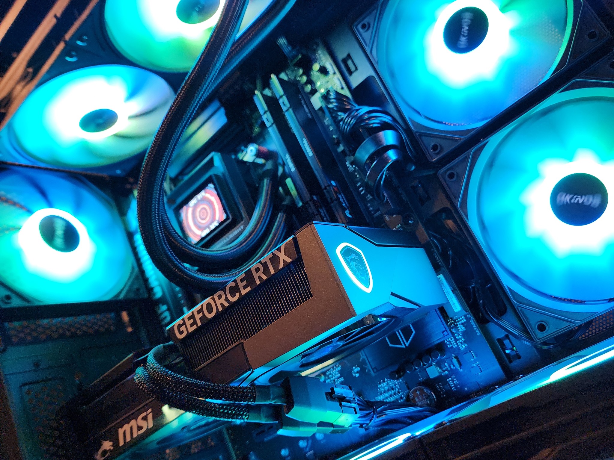 Nvidia RTX 5060 Ti / Ryzen 5 7600X3D / 32GB DDR5 RAM / 1TB NVMe SSD