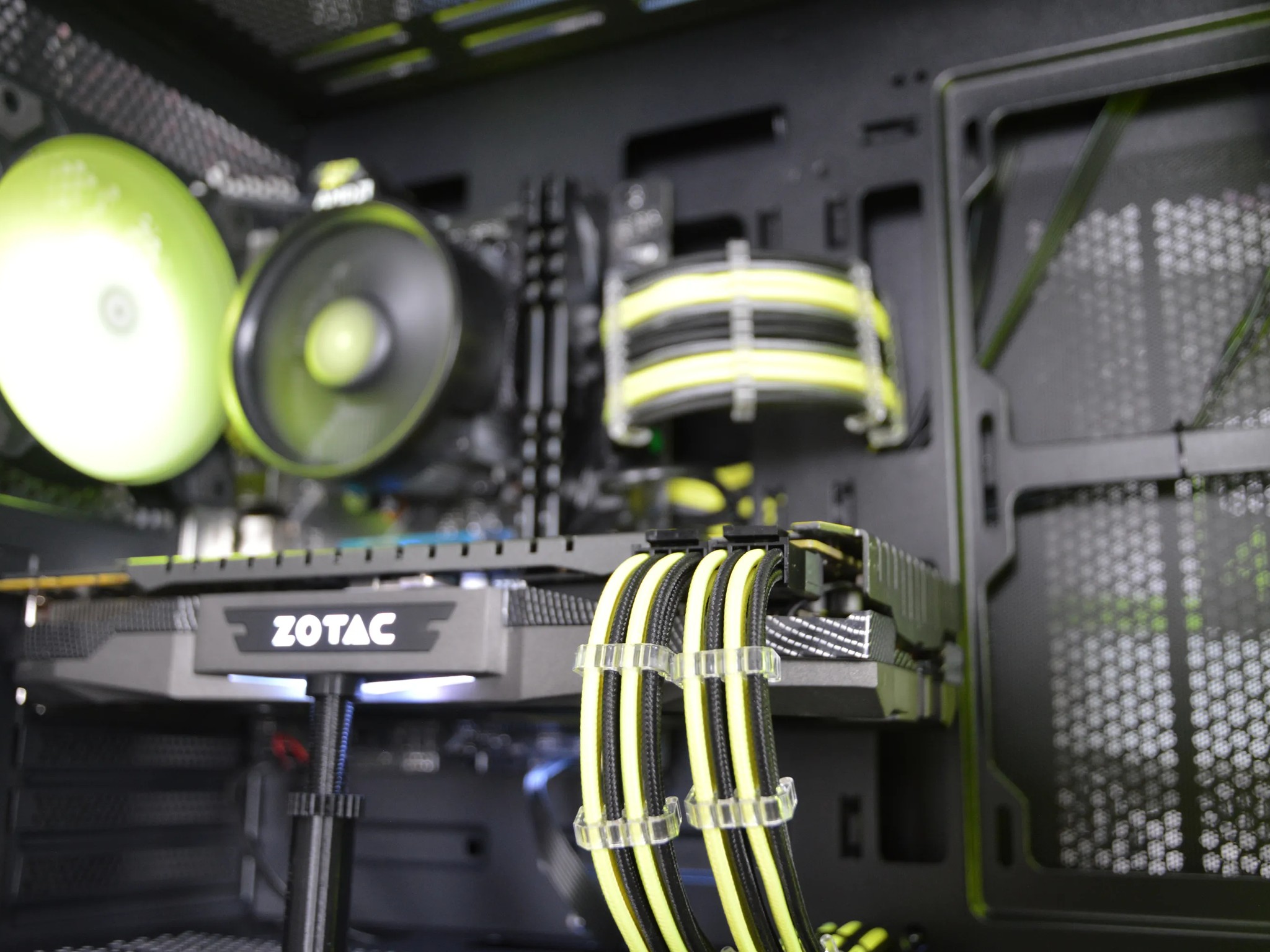 🟡🟡| GTX 1070 8GB | RYZEN 5 2600 | 16GB DDR4 RAM | 1TB NVME SSD | CyberFunk |