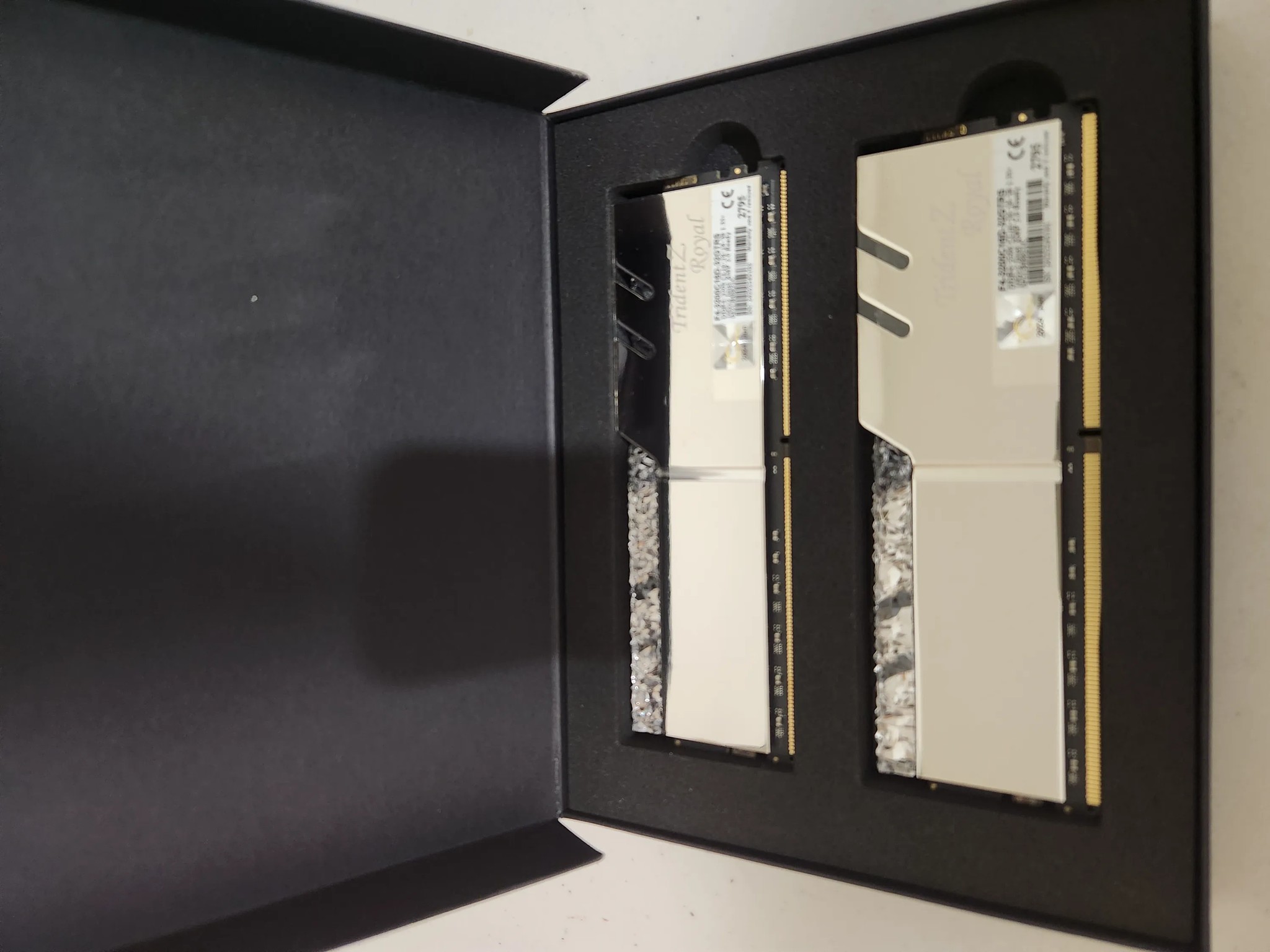 G.Skill TridentZ Royal 3200MT/s 32GB (2x16, Silver) Kit