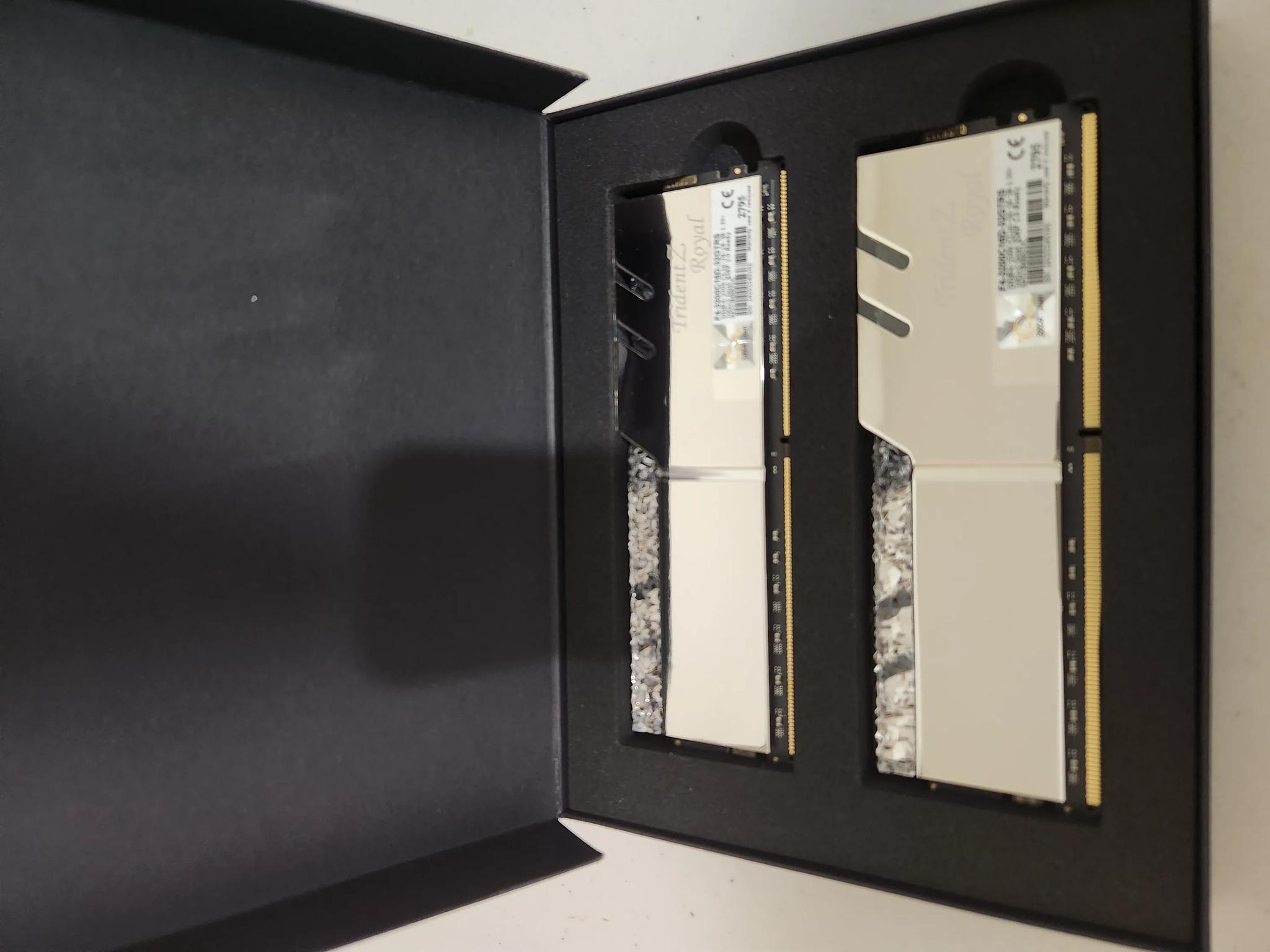 G.Skill TridentZ Royal 3200MT/s 32GB (2x16, Silver) Kit