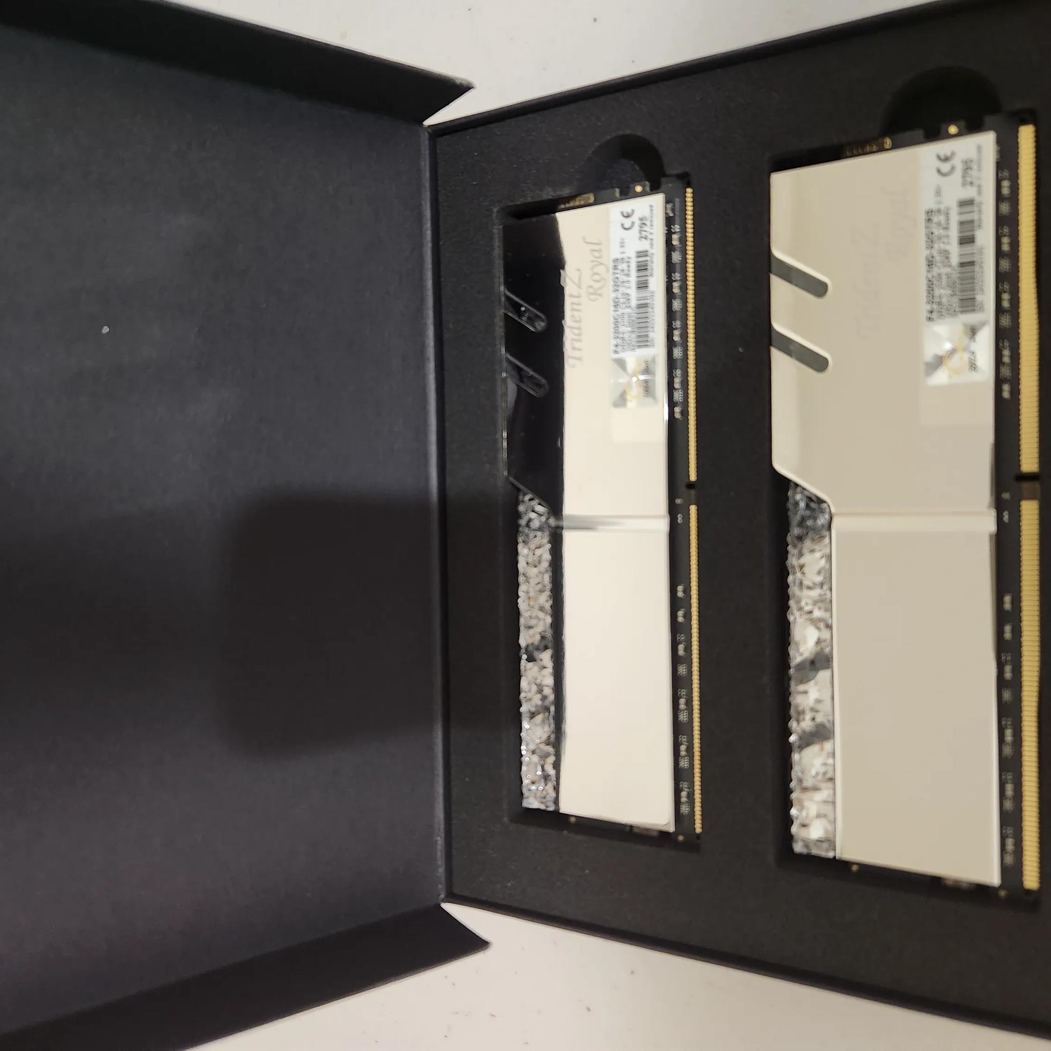 G.Skill TridentZ Royal 3200MT/s 32GB (2x16, Silver) Kit