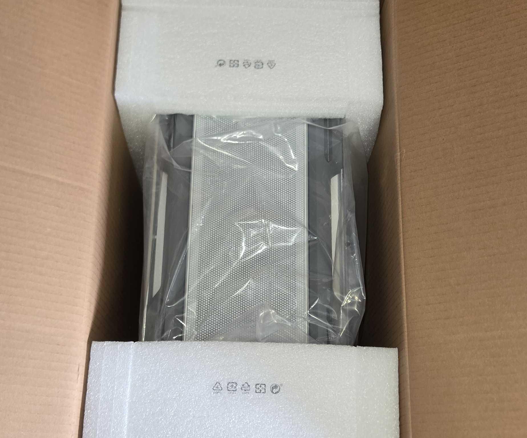 Corsair iCUE 5000T RGB (White - Tempered Glass) - Image 2