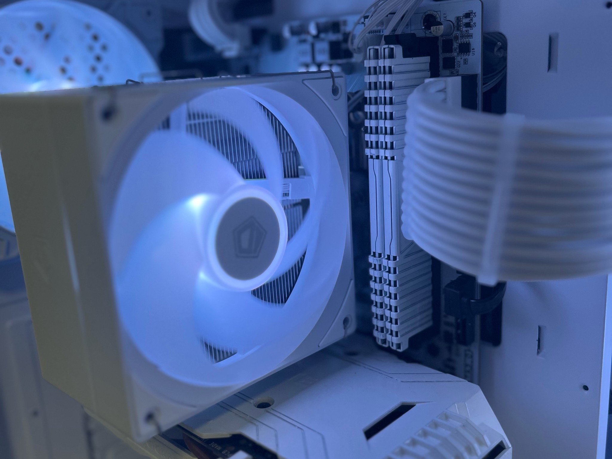 ❄️Artic Ice❄️ | Ryzen 5 | GTX 1060| 16GB Ram | 512gb |