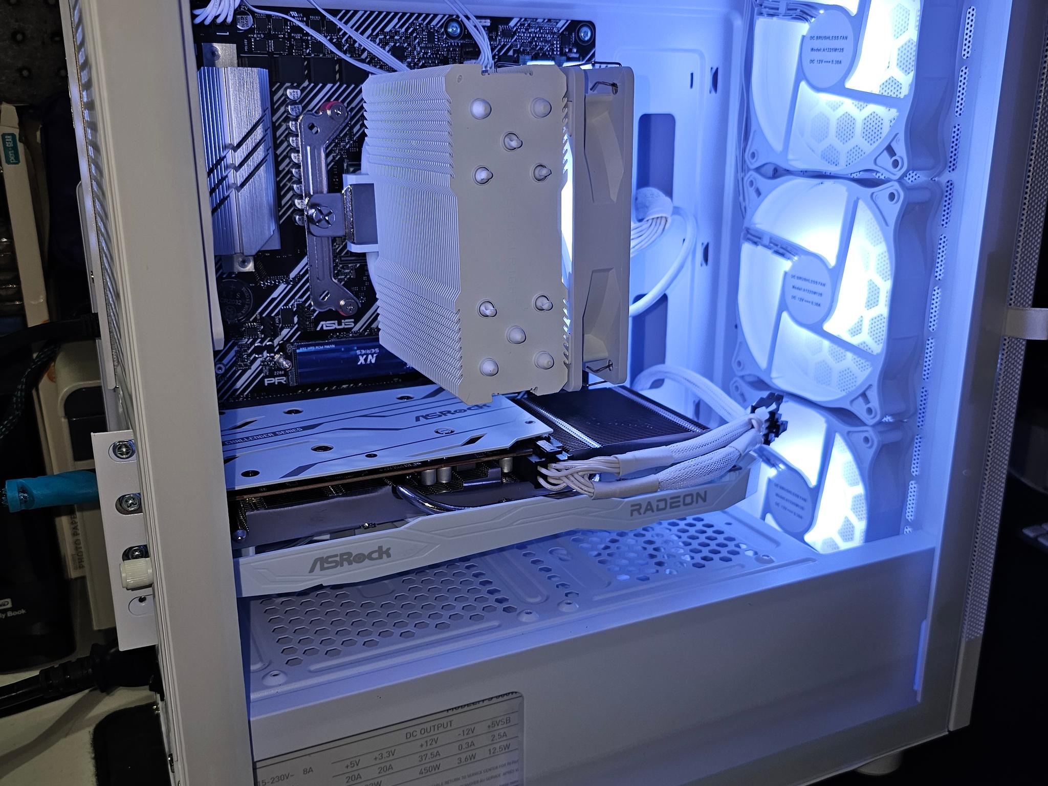 White gaming pc Ryzen 5 5500 rx 6600 8gb