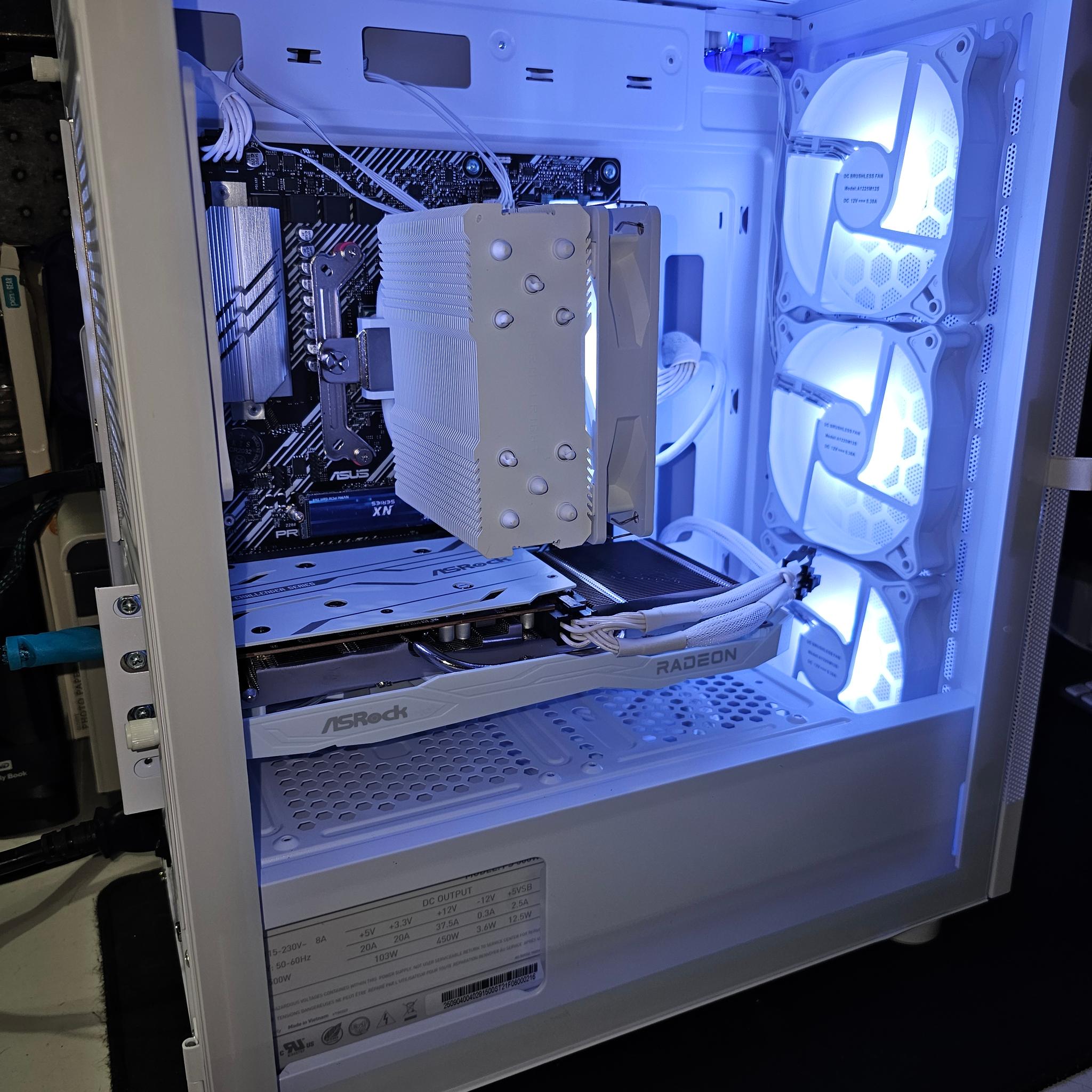 White gaming pc Ryzen 5 5500 rx 6600 8gb