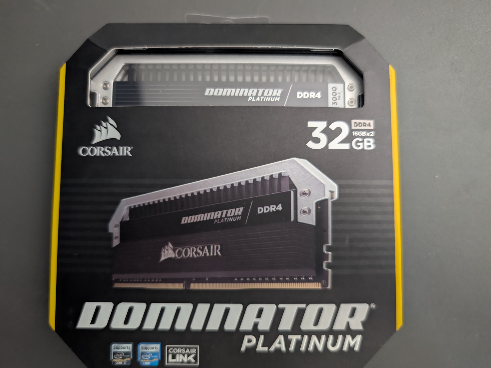 Corsair Dominator Platinum 32 GB (16 GB x2) DDR4-3000