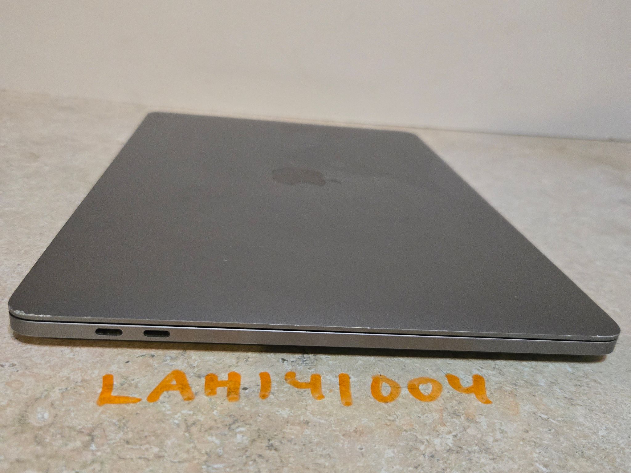 Apple Macbook Pro 13 inch Laptop - 2018 - 256GB SSD - intel i5 - Model A1989