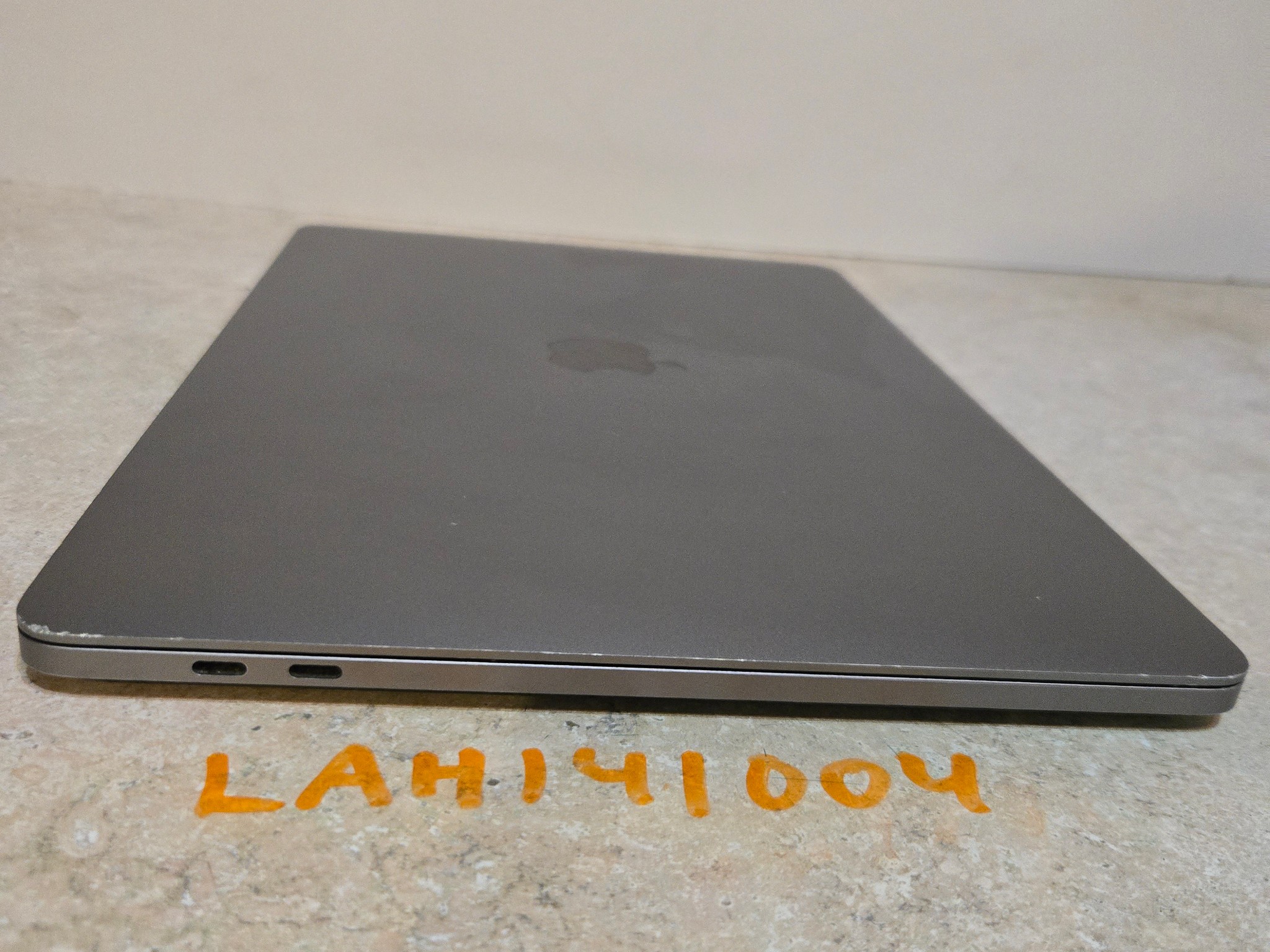Apple Macbook Pro 13 inch Laptop - 2018 - 256GB SSD - intel i5 - Model A1989