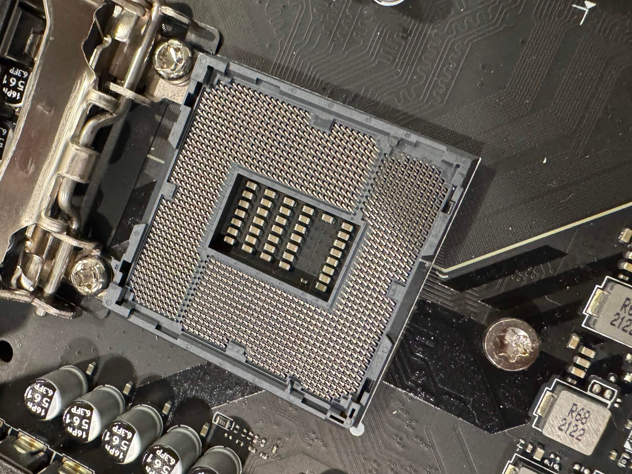 MSI MAG Z590 TOMAHAWK WIFI DDR4