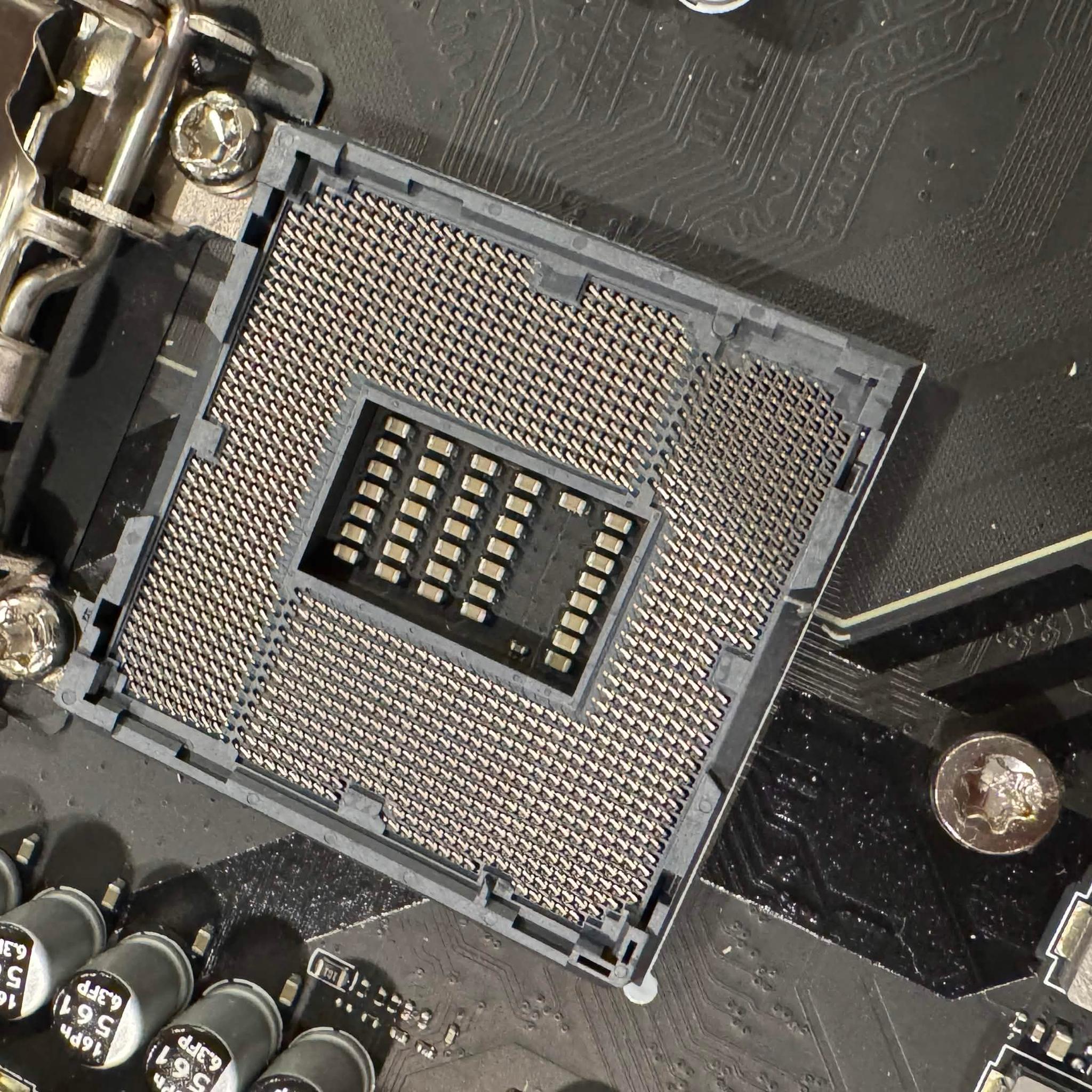 MSI MAG Z590 TOMAHAWK WIFI DDR4