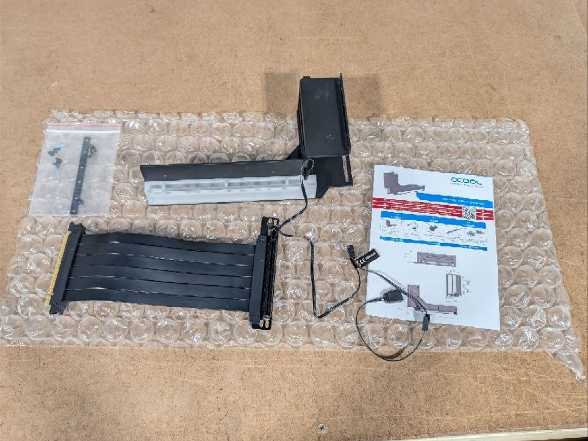 Alphacool Aurora Vertical GPU Mount with Riser Cable (11951)