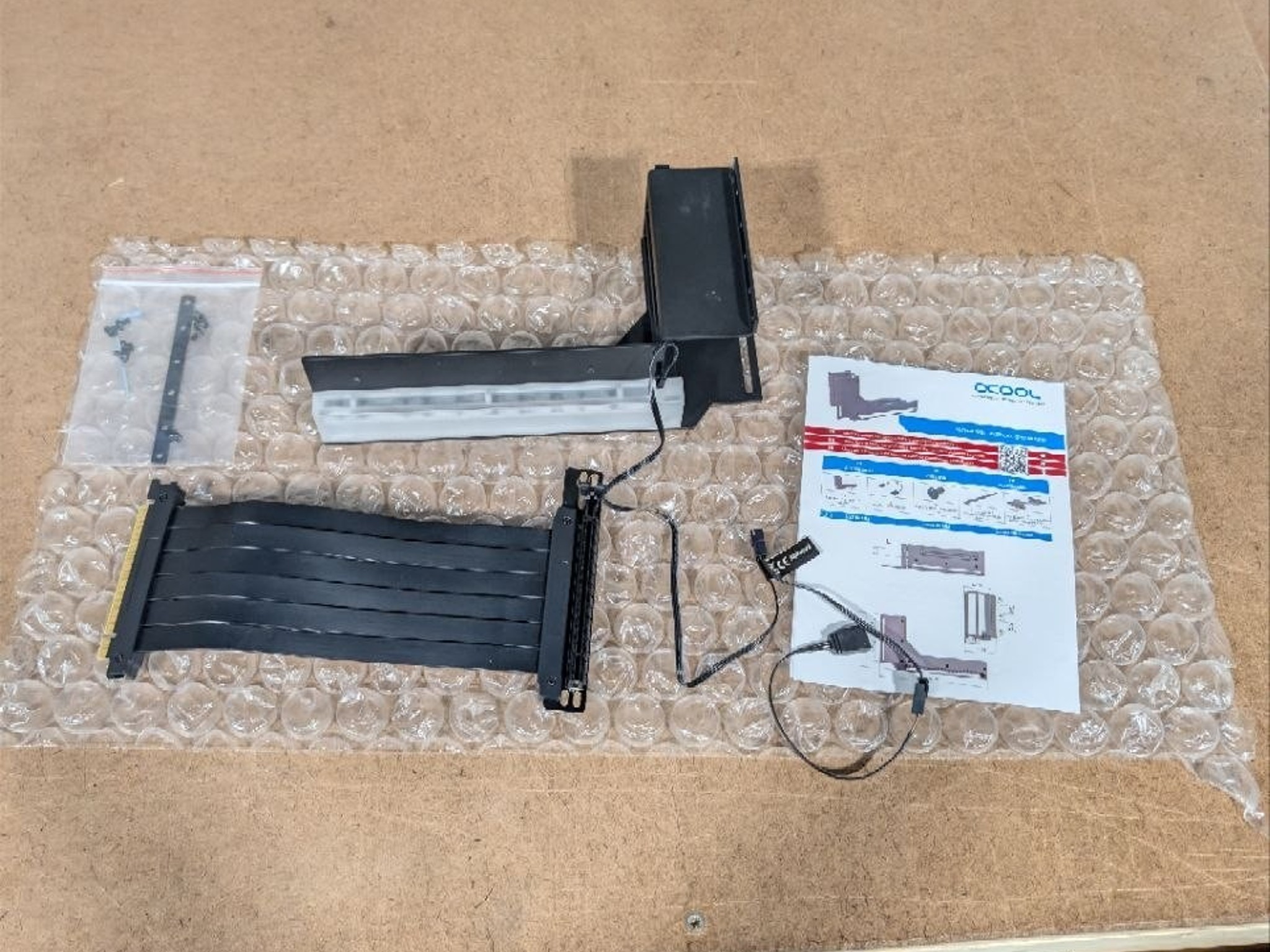 Alphacool Aurora Vertical GPU Mount with Riser Cable (11951)