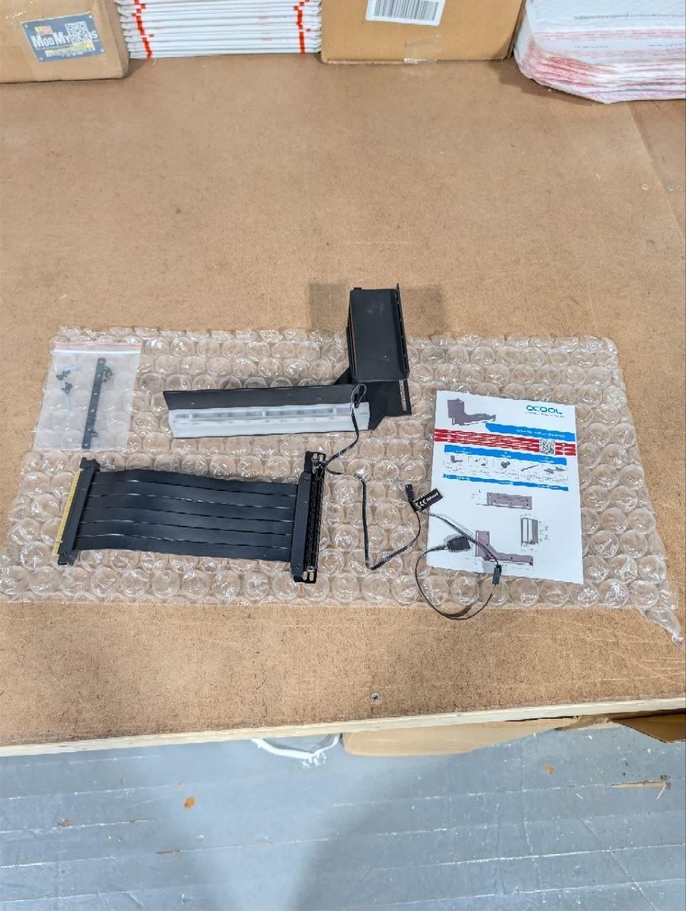 Alphacool Aurora Vertical GPU Mount with Riser Cable (11951)