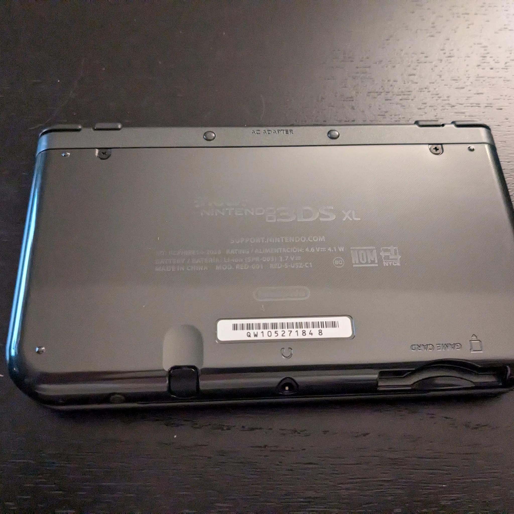New Nintendo 3DS XL USED w/Case and 4 Games