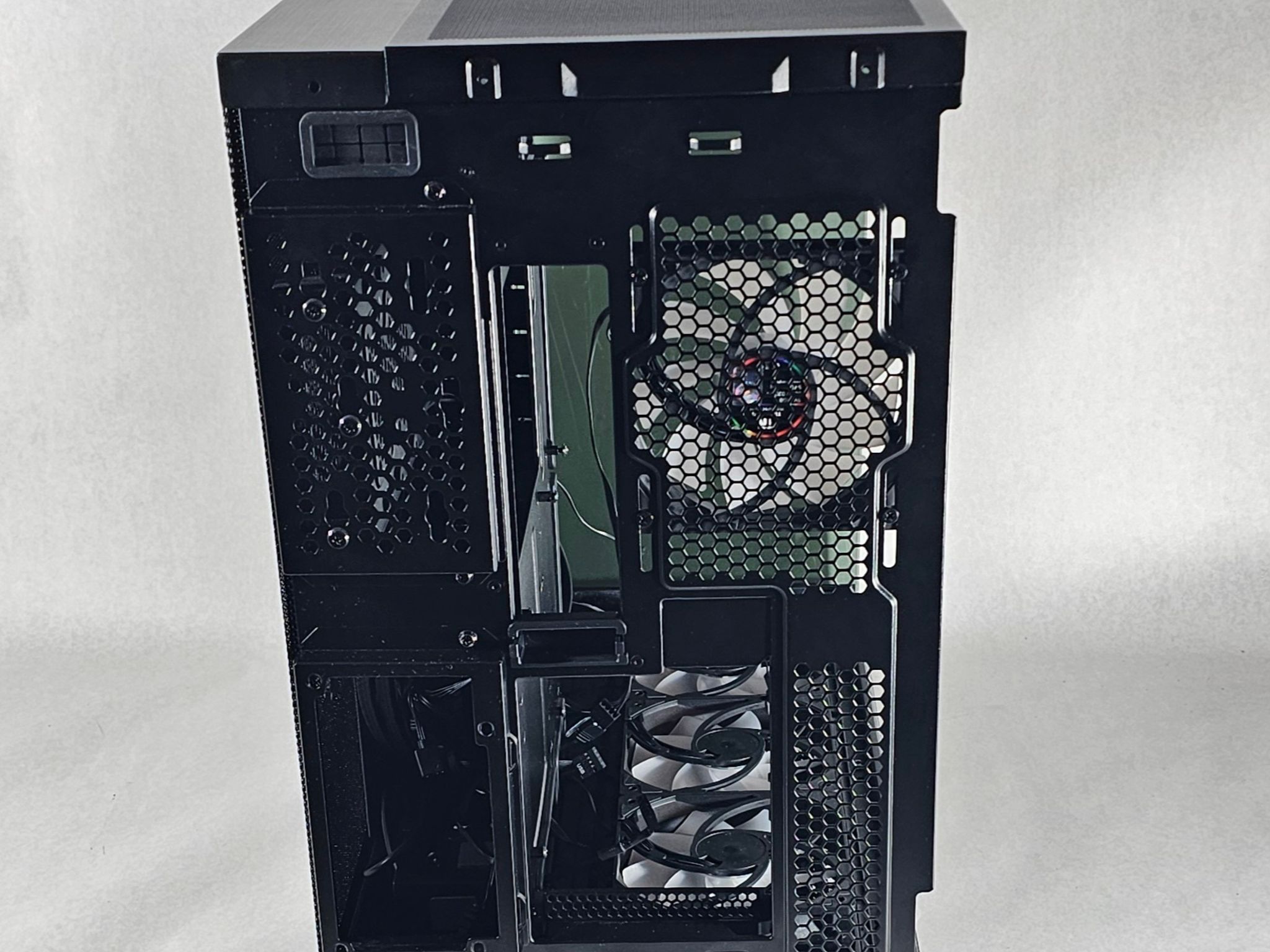 Lian Li PC Case 497 w\ Tempered Glass and 7 RGB Fans