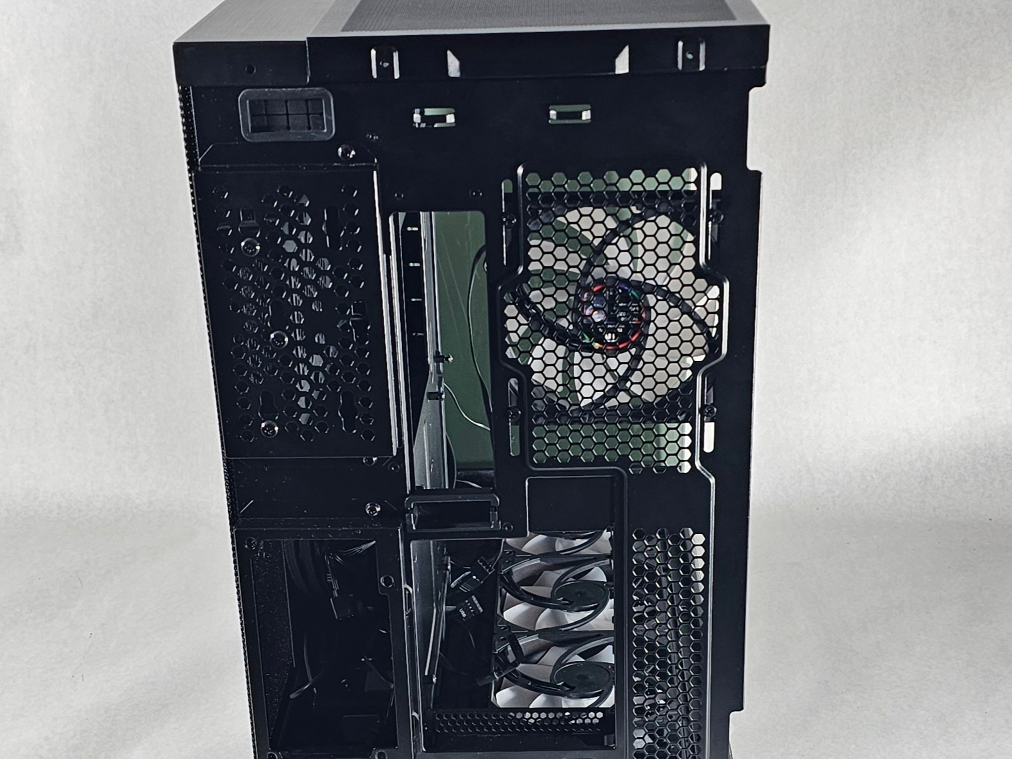 Lian Li PC Case 497 w\ Tempered Glass and 7 RGB Fans