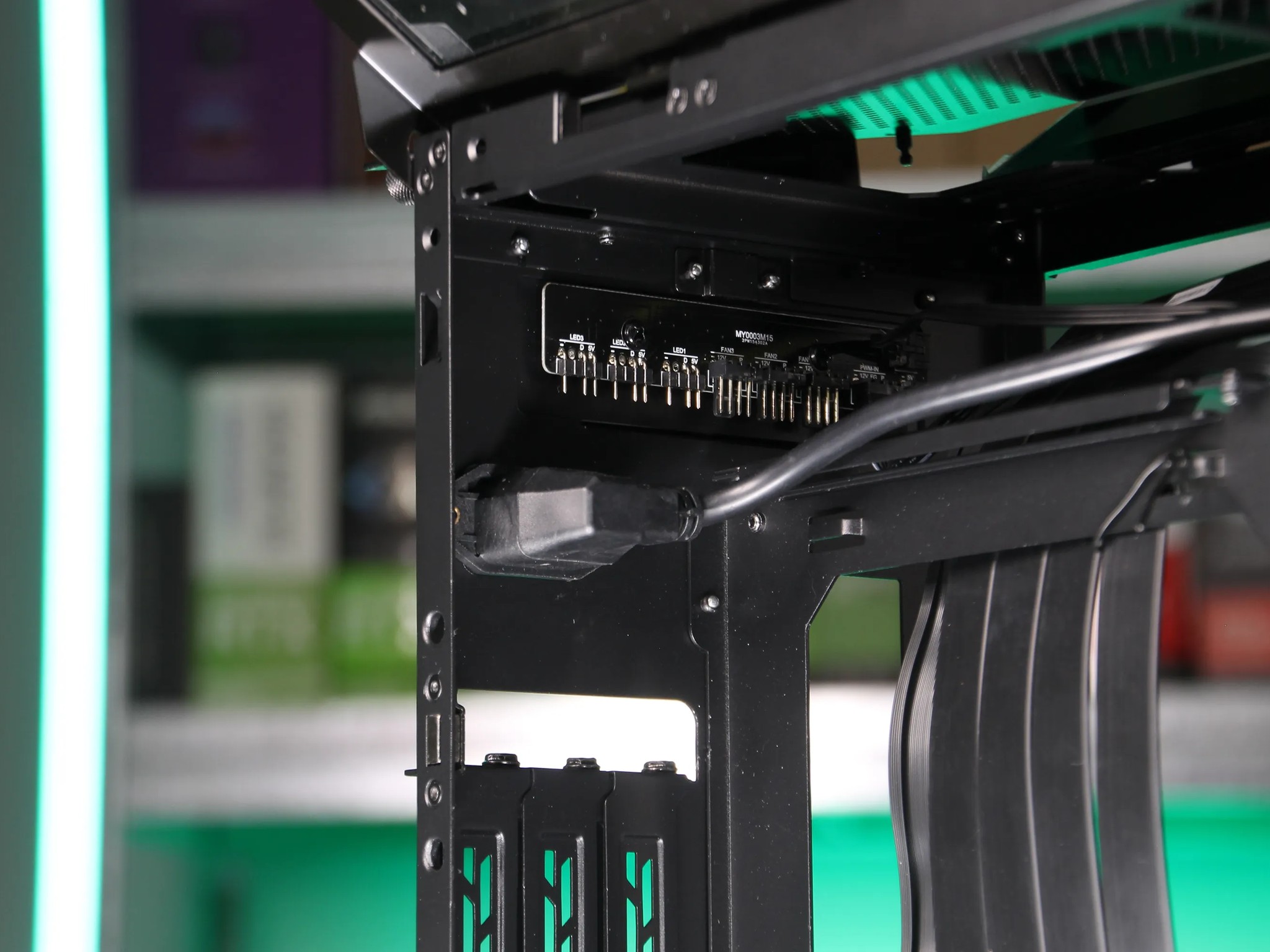 Lian Li Q58 (Black, PCIe 4.0 Riser) // ITX PC Case