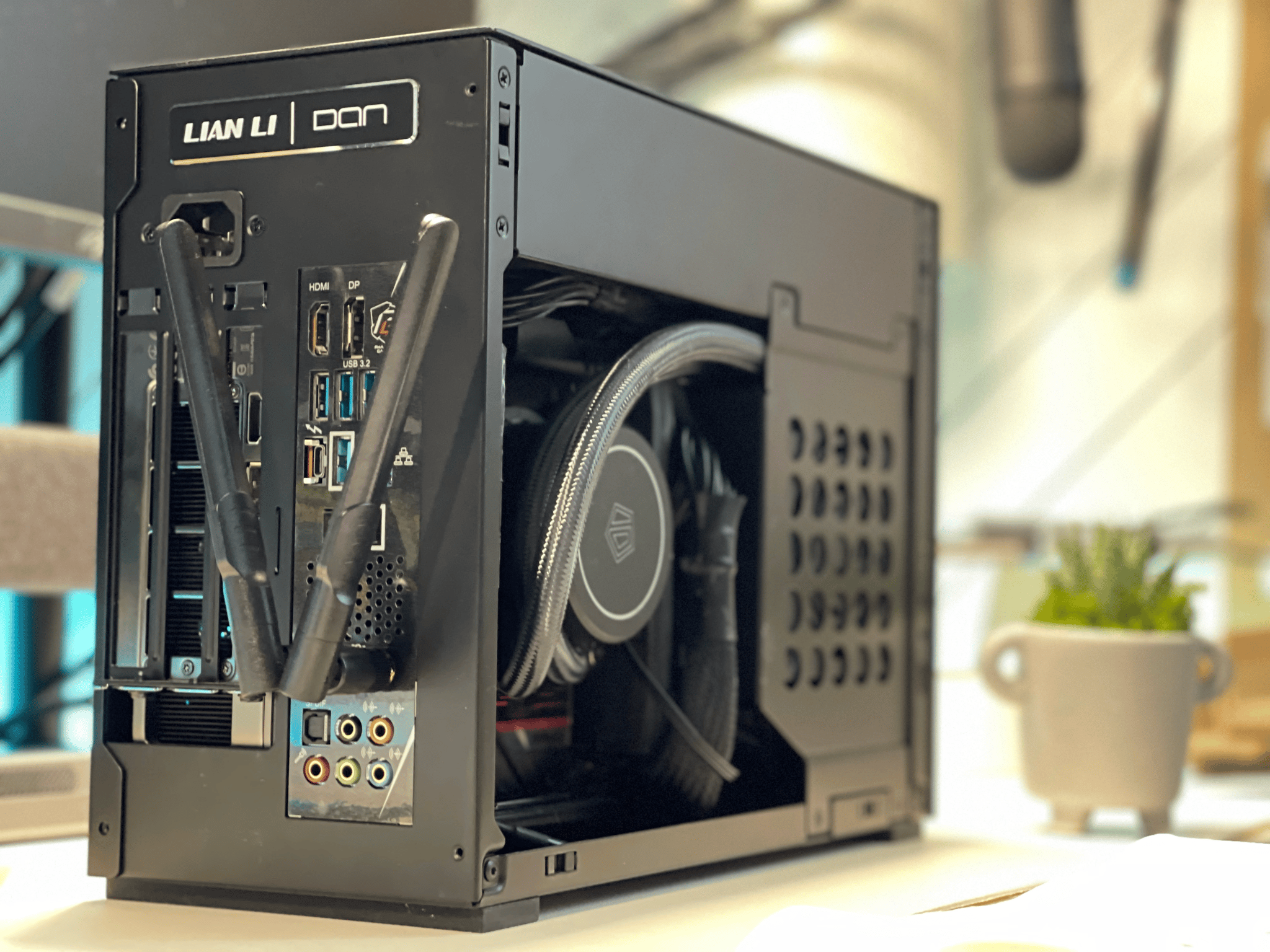 Go Dark 🌑 RTX 3090 FE, i7 13700K, Z690 itx, 32GB DDR5, 1TB nvme, 240mm AIO, Lian Li
