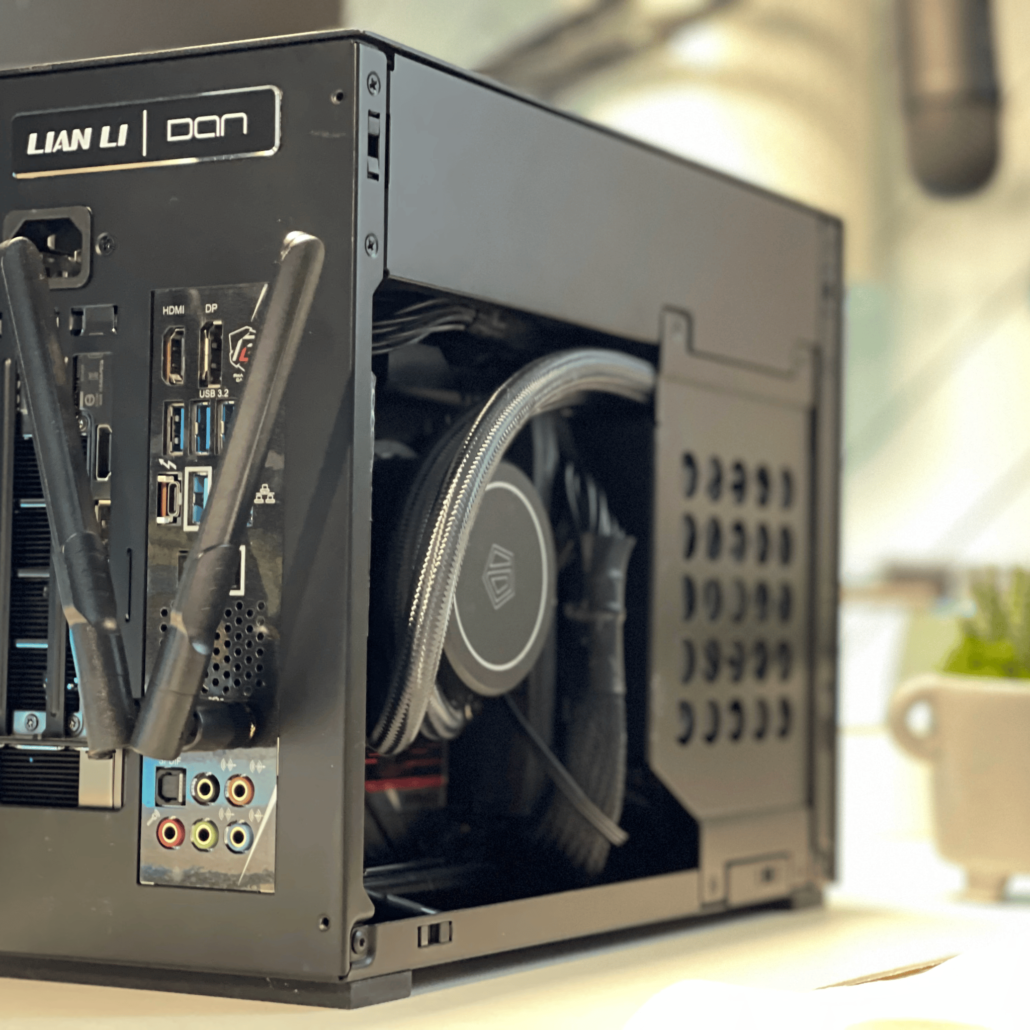 Go Dark 🌑 RTX 3090 FE, i7 13700K, Z690 itx, 32GB DDR5, 1TB nvme, 240mm AIO, Lian Li