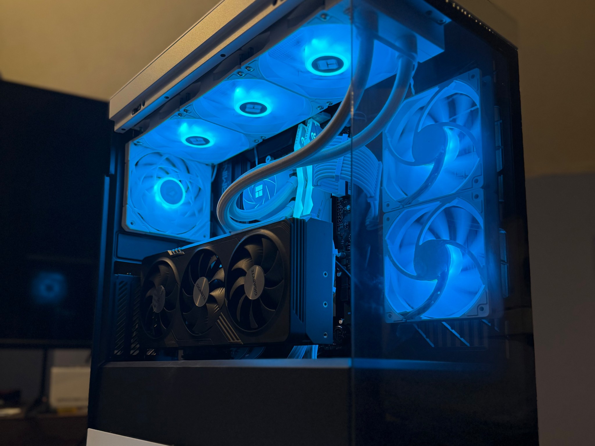 🐼 RX 7800XT | Ryzen 7 7700X | 32GB DDR5 | 1TB SSD