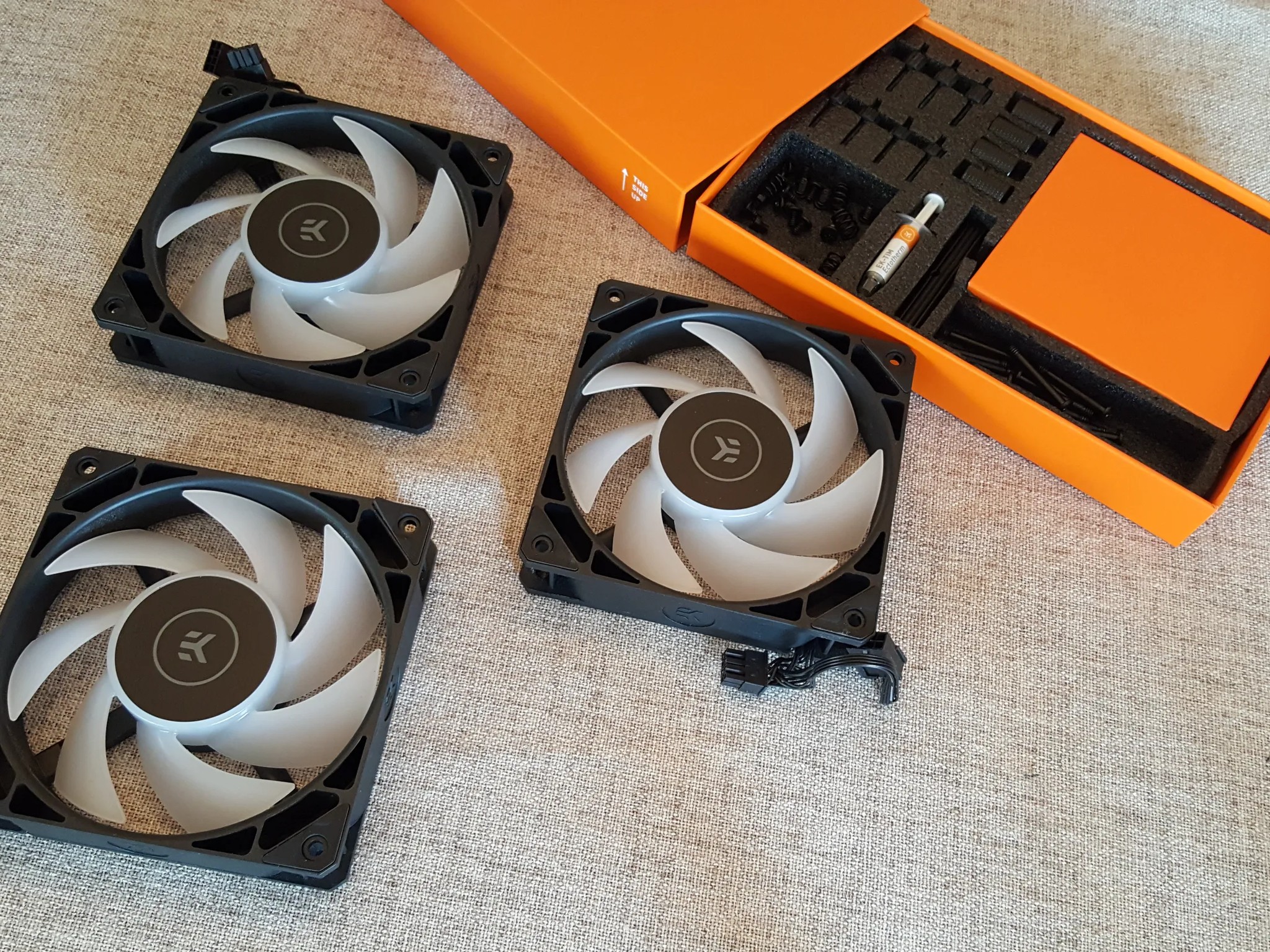 EK Nucleus AIO CR360 Lux D-RGB