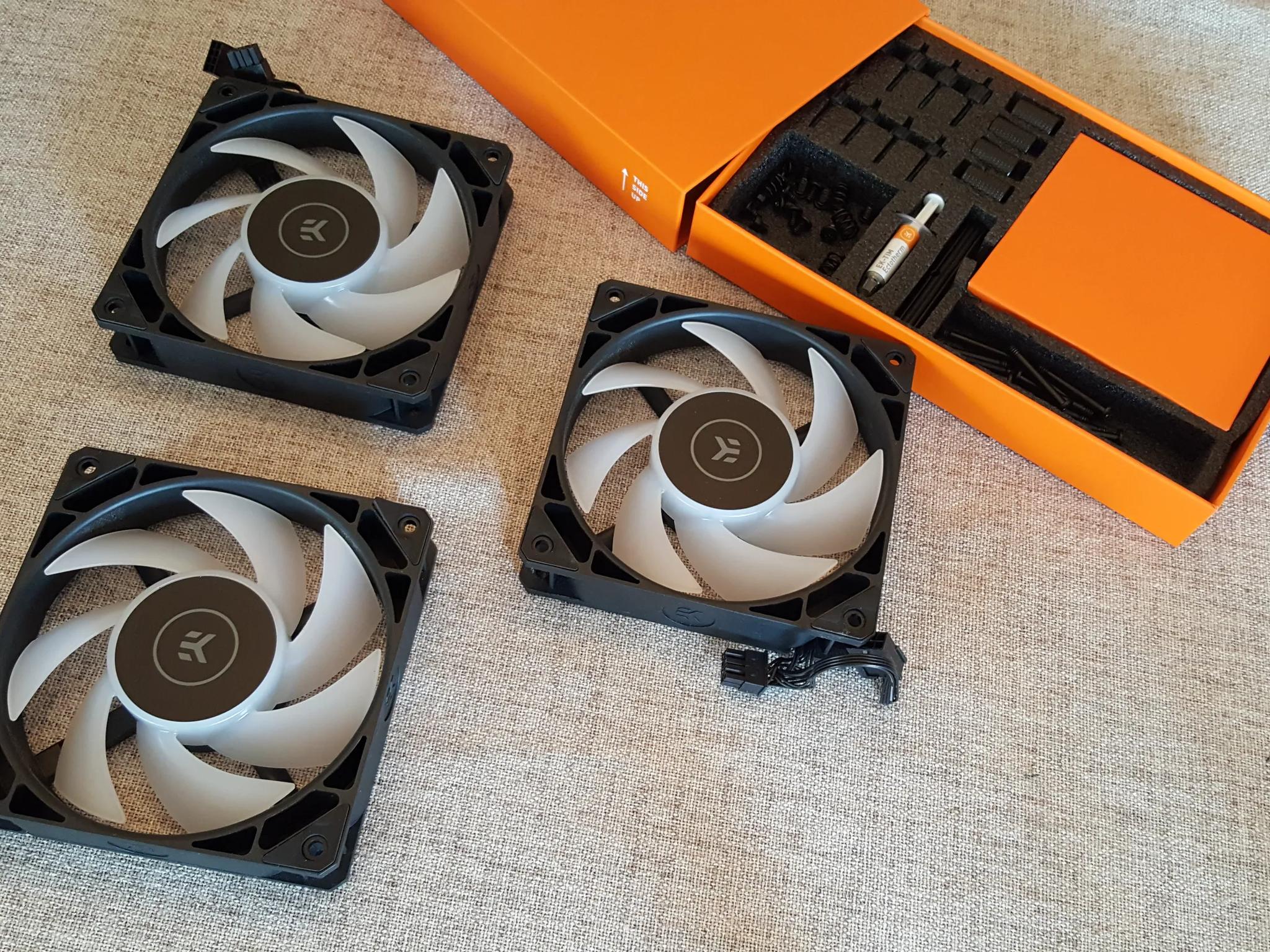 EK Nucleus AIO CR360 Lux D-RGB