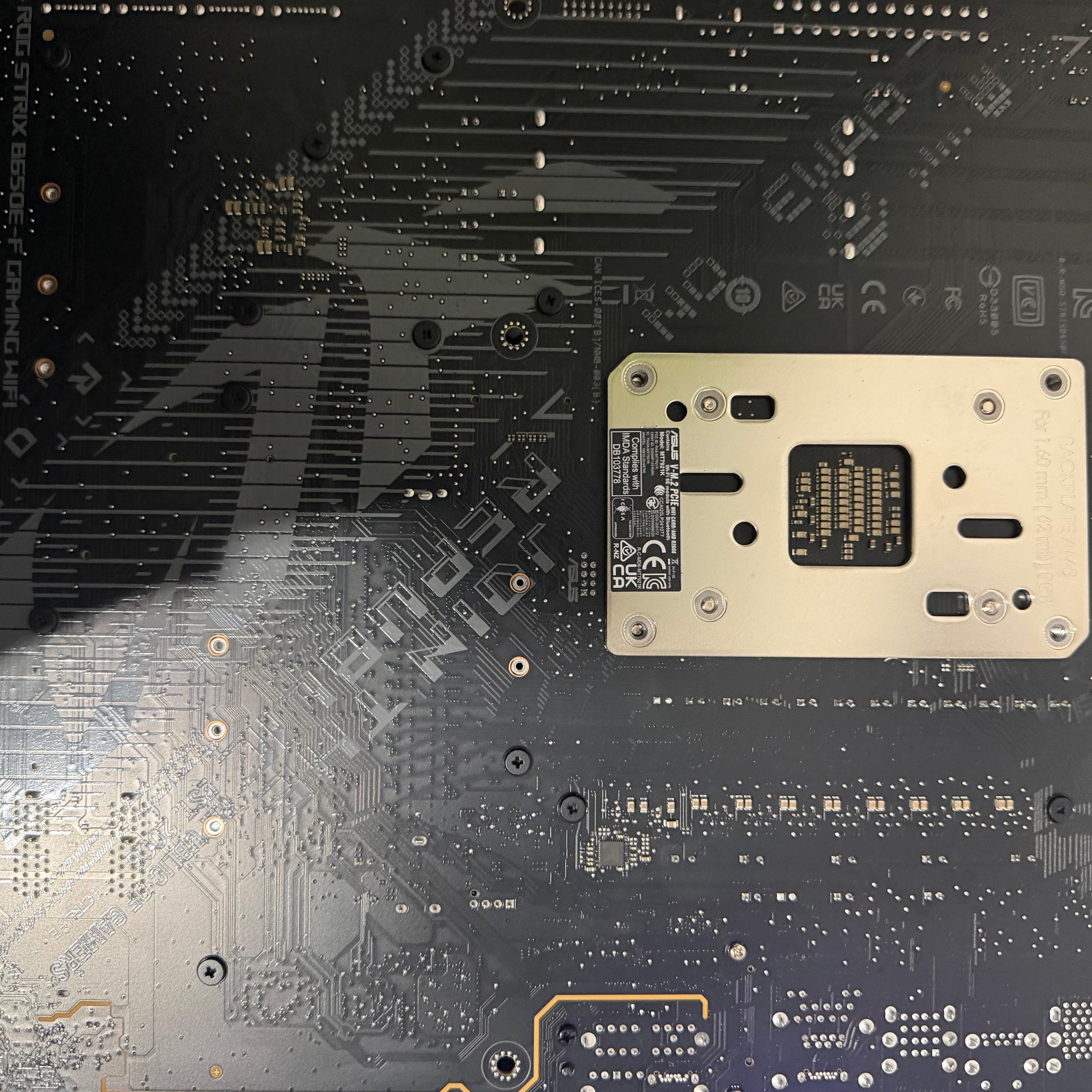 Ryzen 5 9600X, ASUS ROG STRIX B650 F Gaming Wifi, Arctic AIO COMBO
