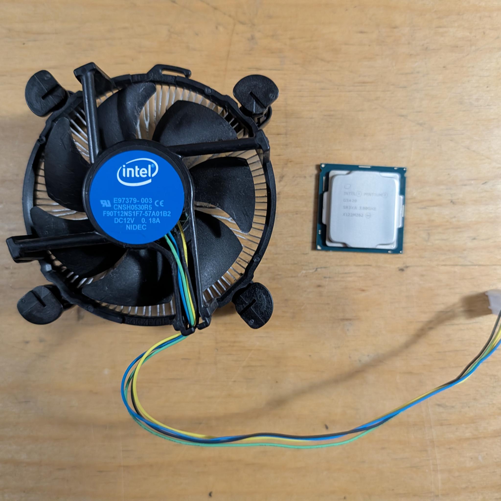 Intel Pentium G5420 + Stock Cooler