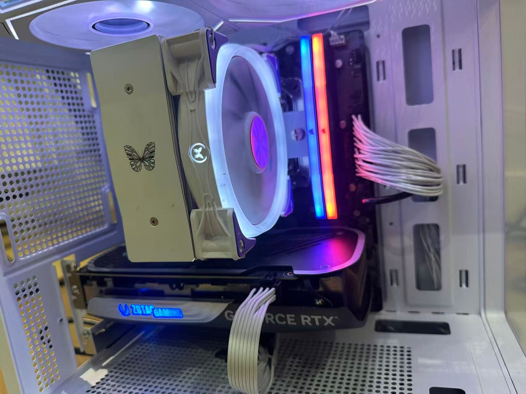 GeForce RTX 4060 Ti Custom Gaming PC - Ryzen 5 8400F Corsair 32GB ddr5