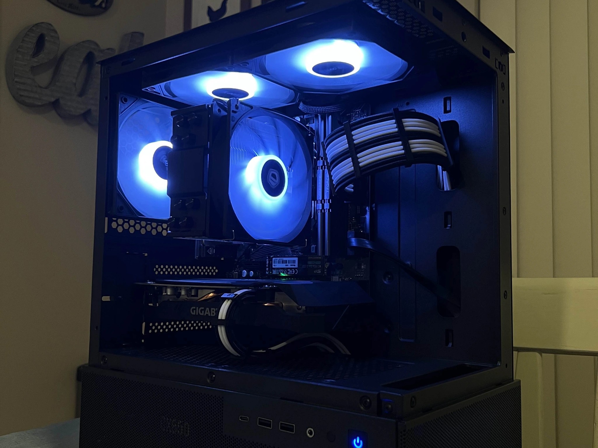 RTX 2060 | Ryzen 5 3600 | Black and White Gaming PC