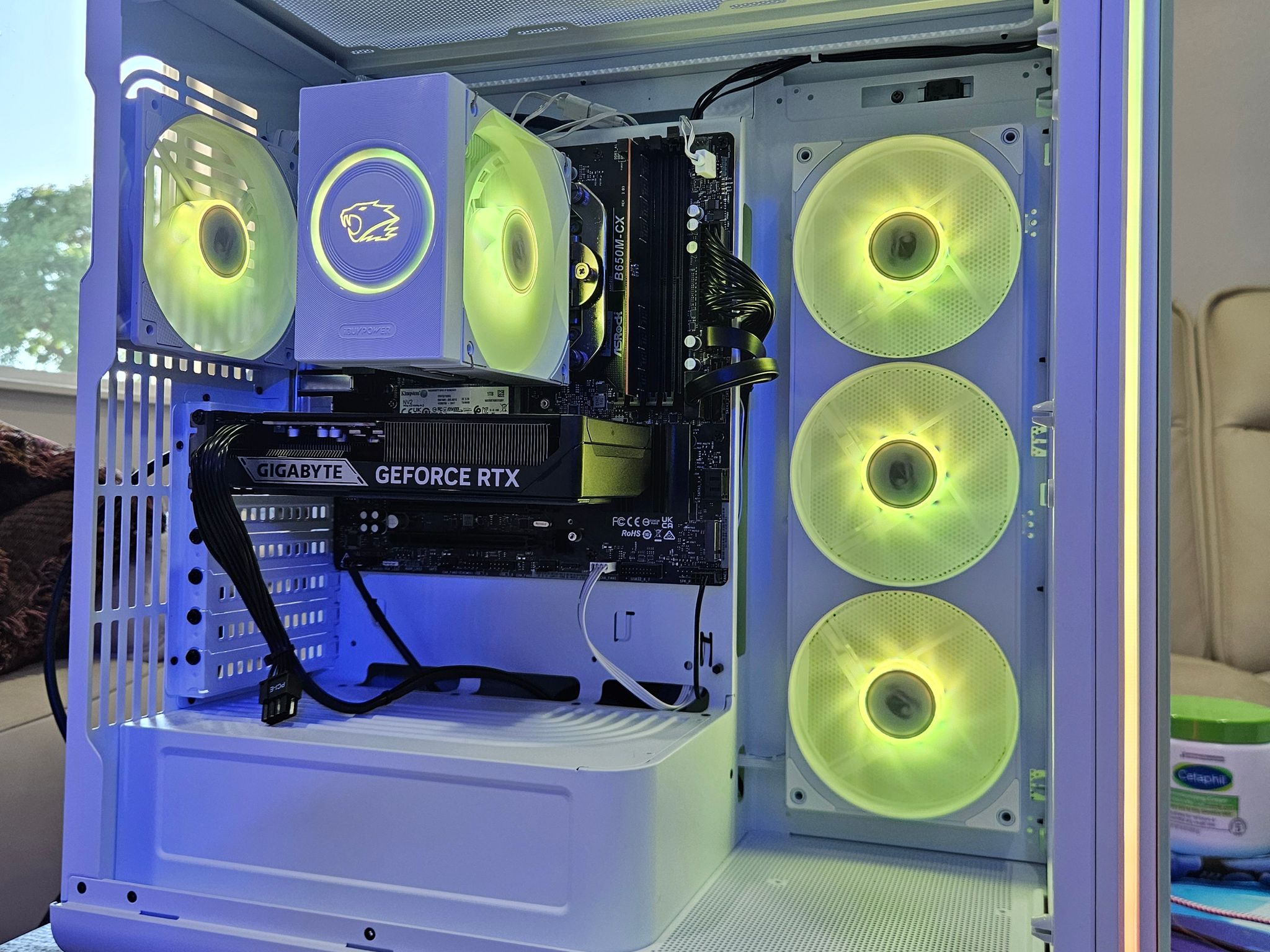RTX 5060 Ti Gaming PC • Ryzen 5 8400F • 1TB M.2 • 16GB DDR5 • IBuyPowerPc • B650M • White