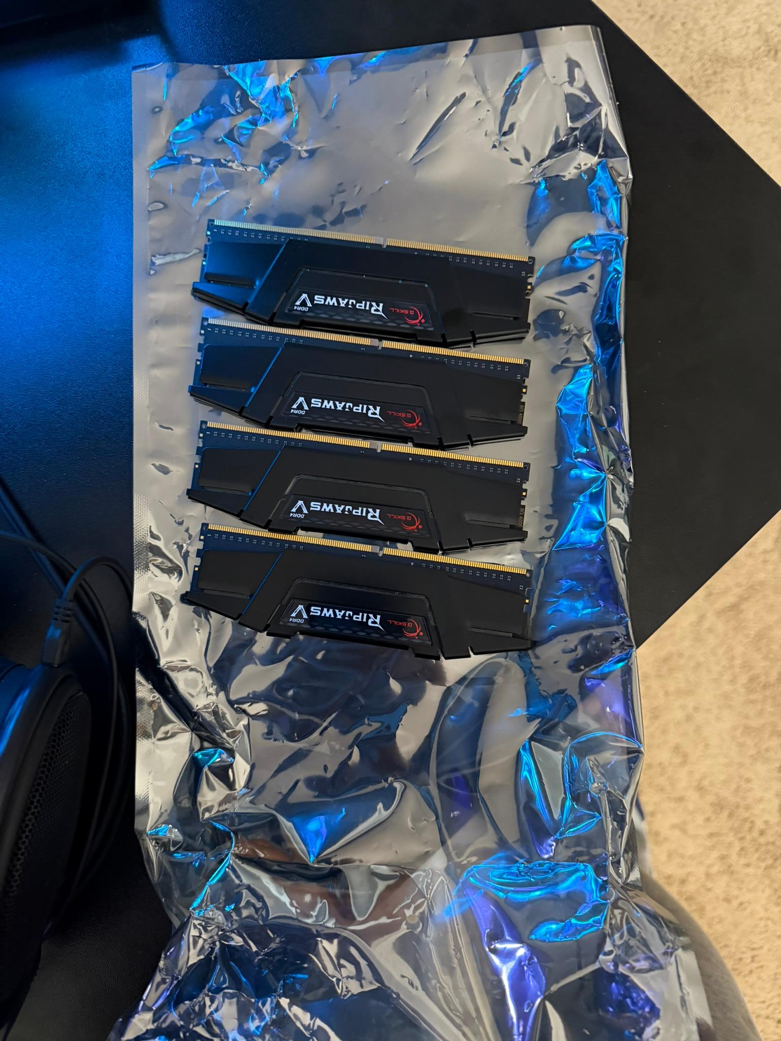 G.Skill Ripjaws V 32GB (4x8GB) DDR4 4000 CL15 B-Die — F4-4000C15-16GVK