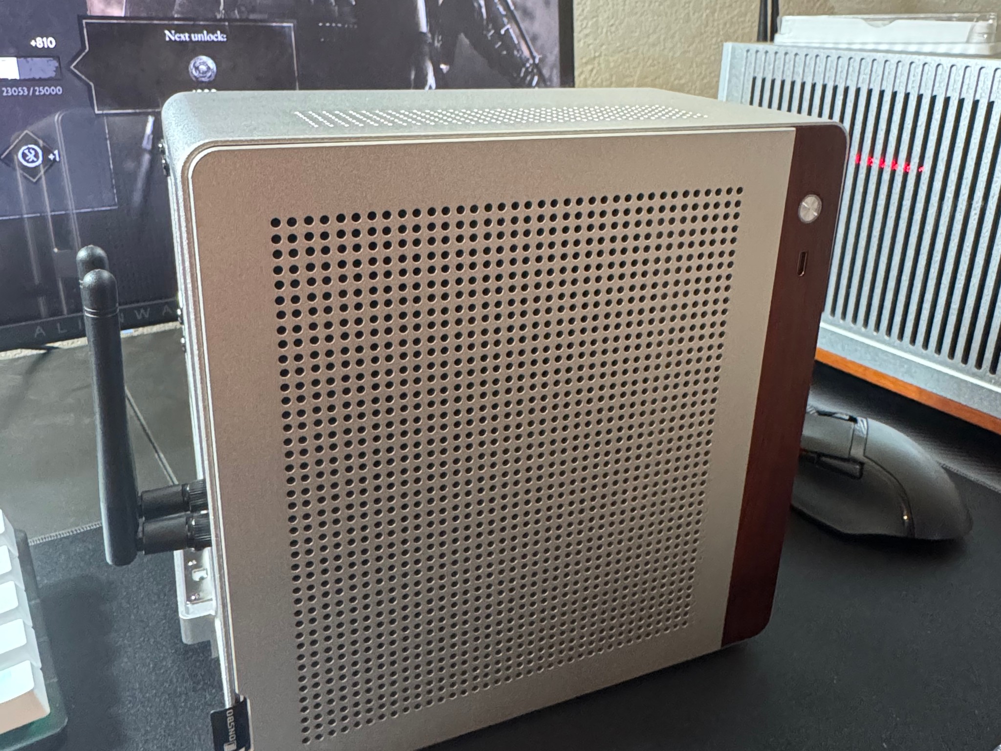Jonsbo NV10 SFF Gaming PC