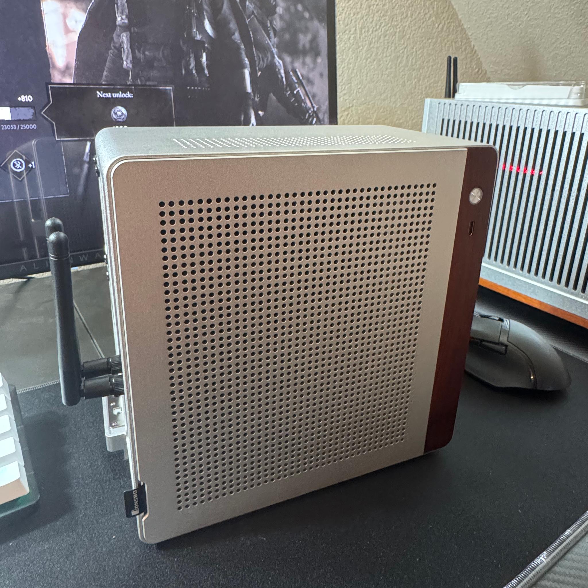 Jonsbo NV10 SFF Gaming PC